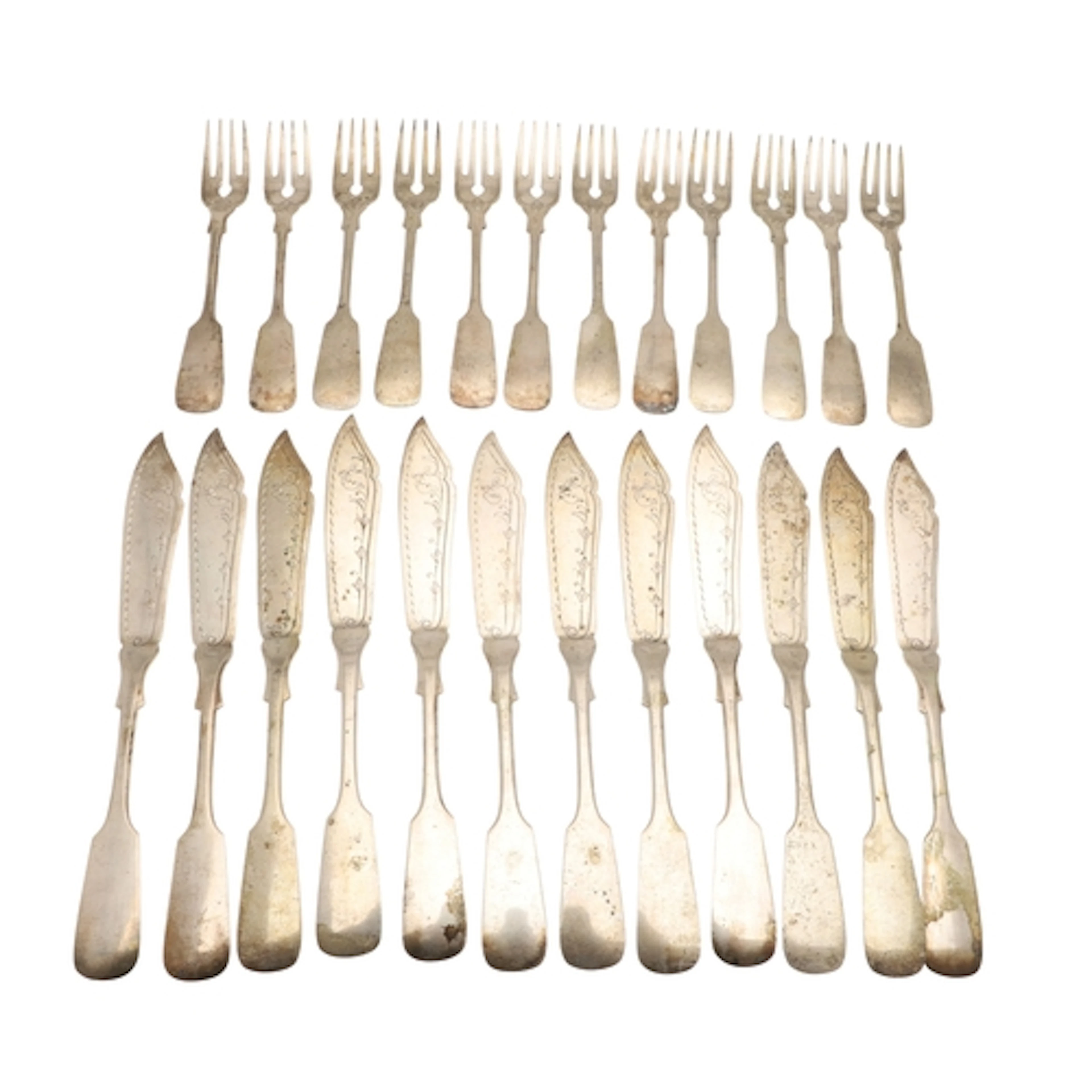 A 12 PLACE SET OF GERMAN SILVER FISH KNIVES AND FORKS. Fiddl...