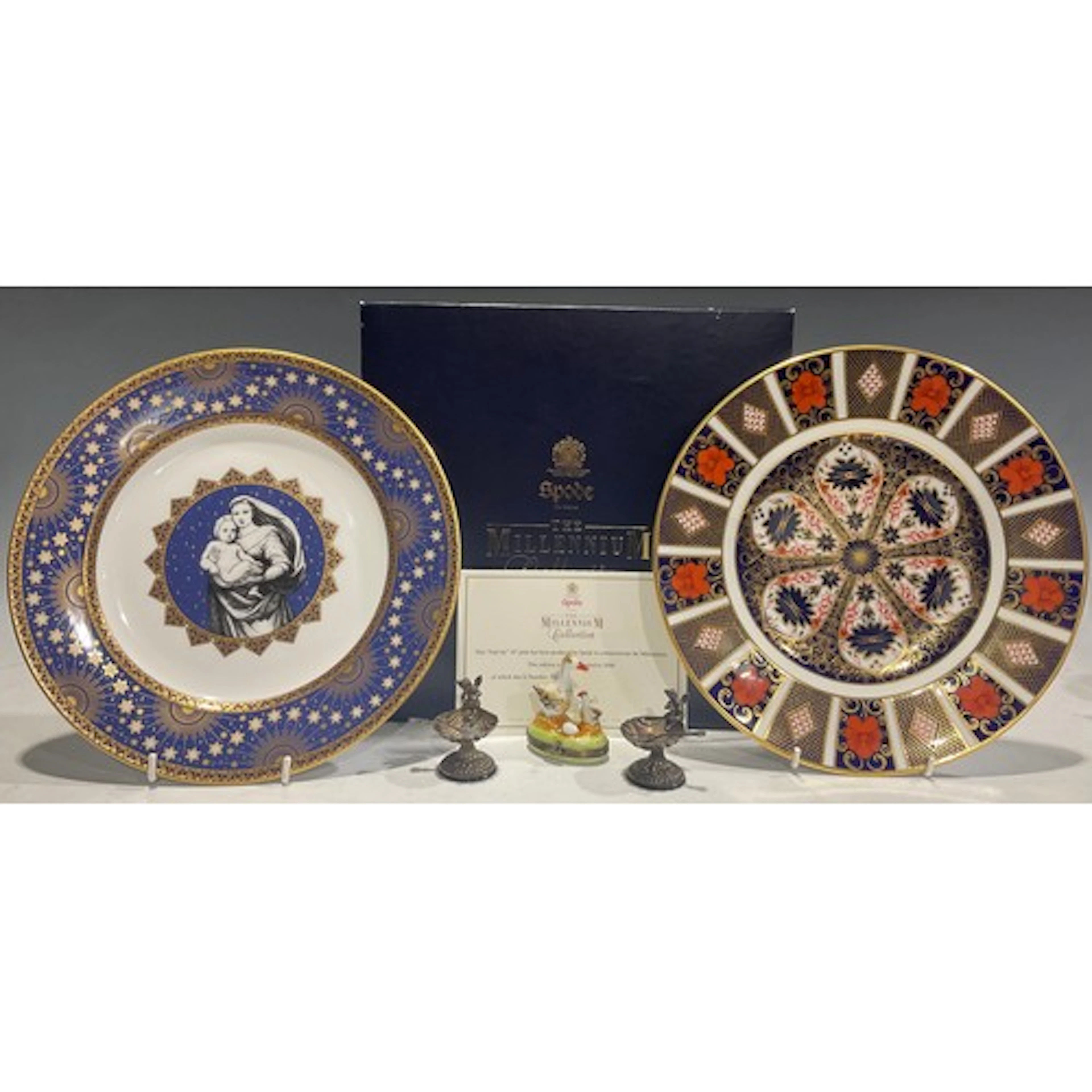A Royal Crown Derby Imari 1128 pattern dinner plate, second ...