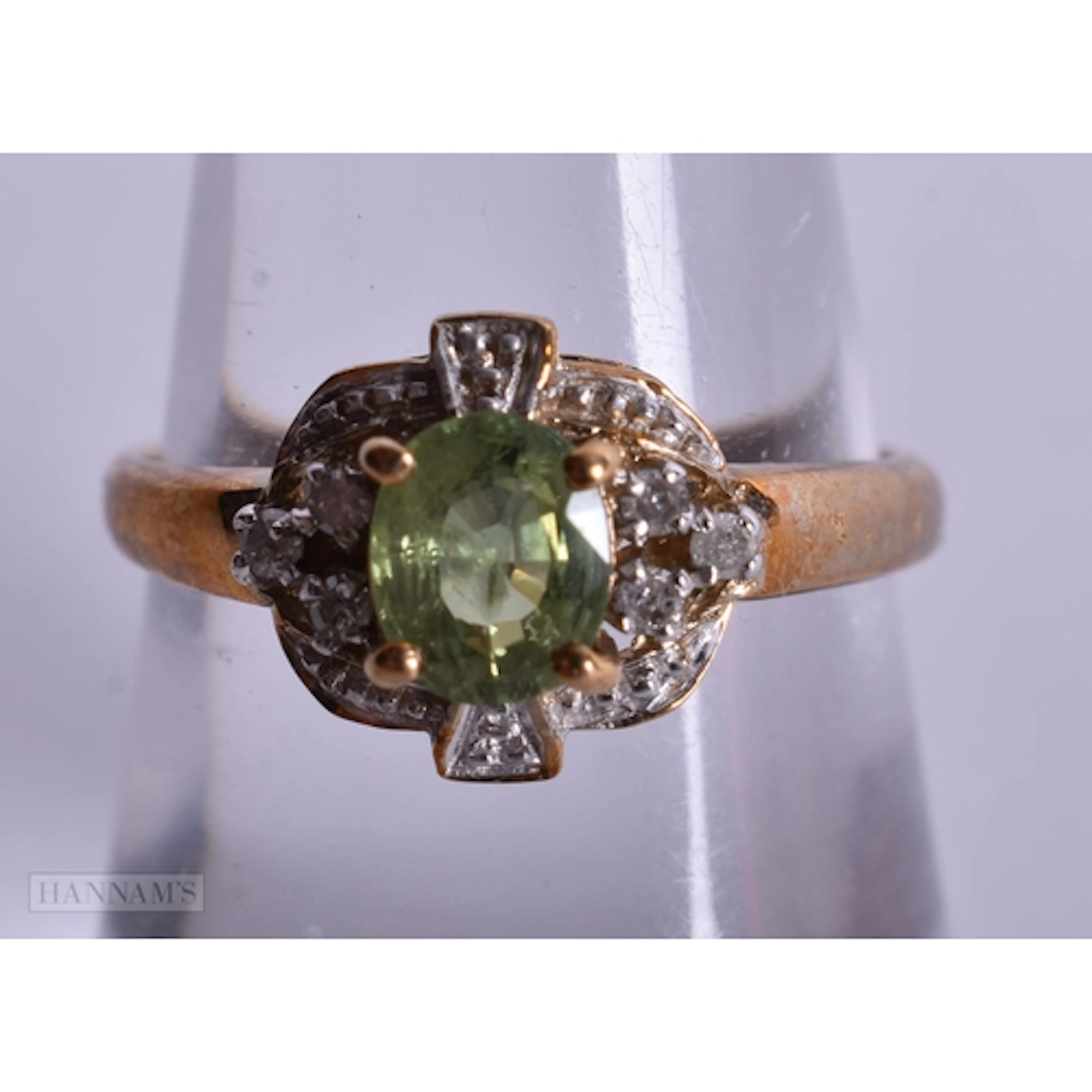 9ct peridot and diamond dress ring (2.3g). O.