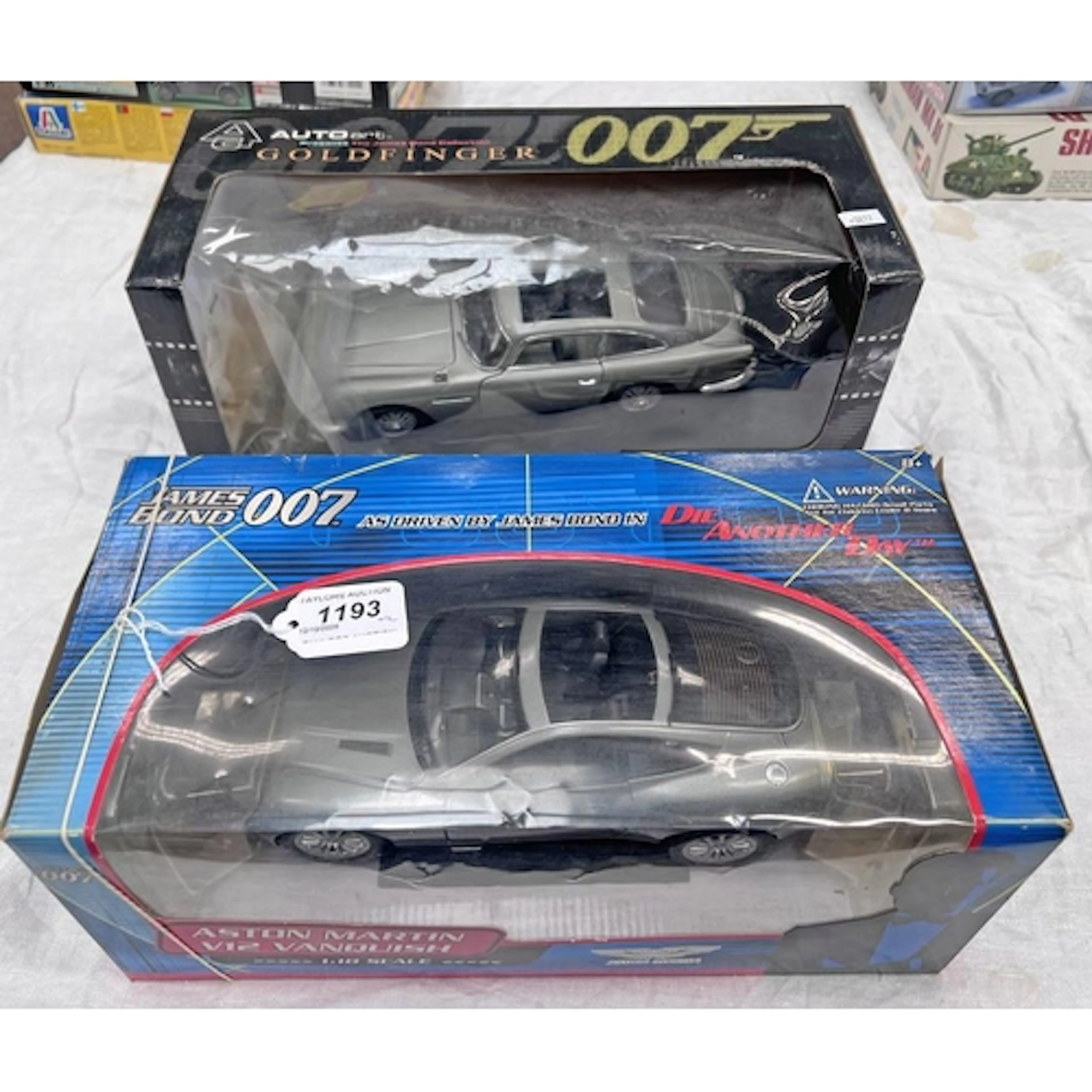 AUTO ART 1:18 SCALE JAMES BOND 007 GOLDFINGER ASTON MARTIN D...