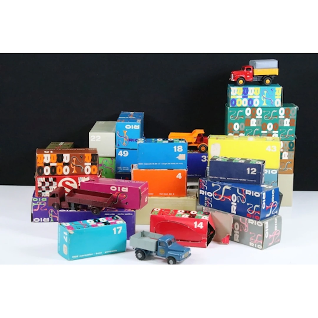 Around 35 boxed Rio diecast models to include 67 1929 Isotta...