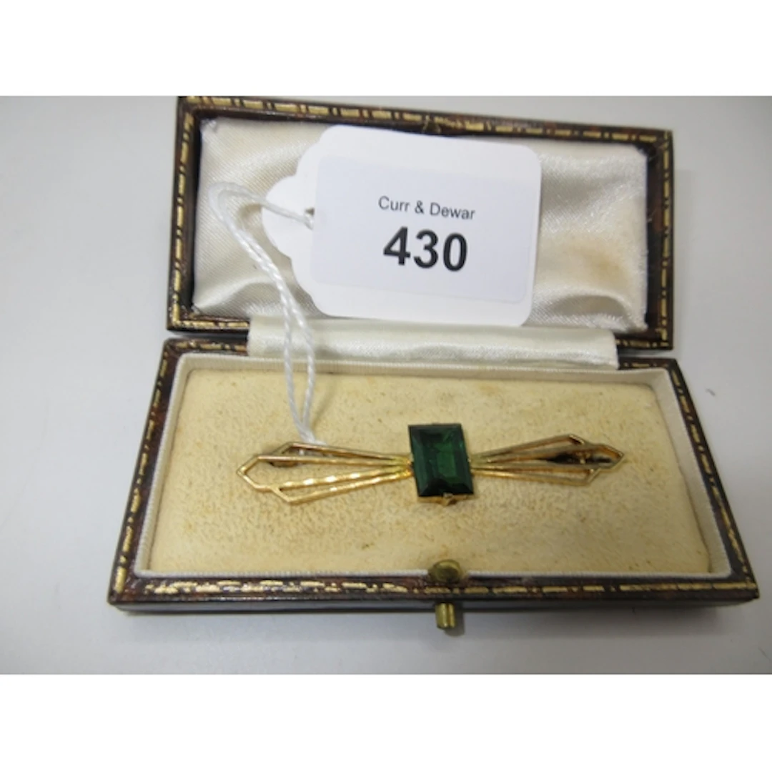 Yellow Metal and Green Stone Brooch, 4.93g
