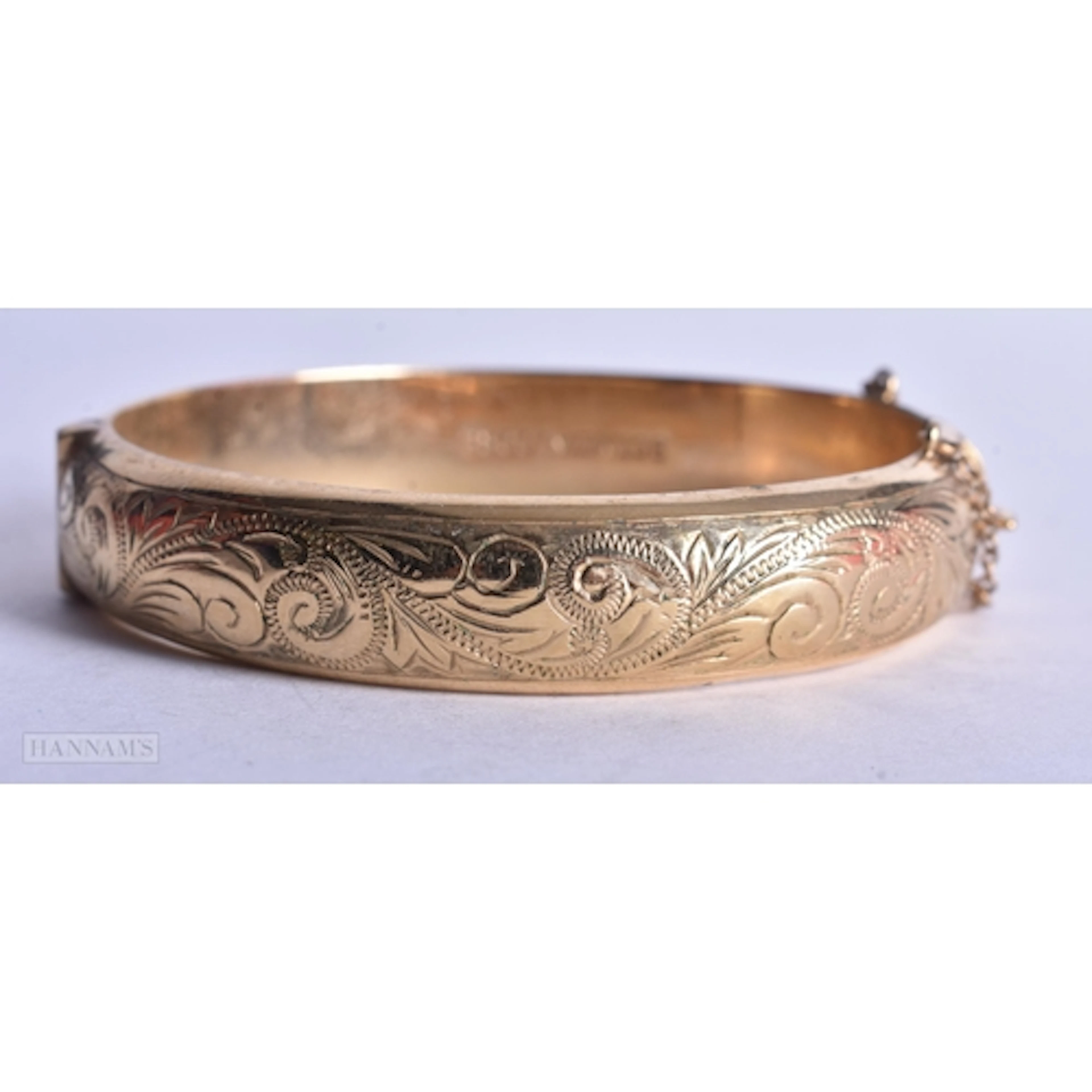 9ct Rolled Gold Bangle w/ Metal Core (19g). 7 cm wide.