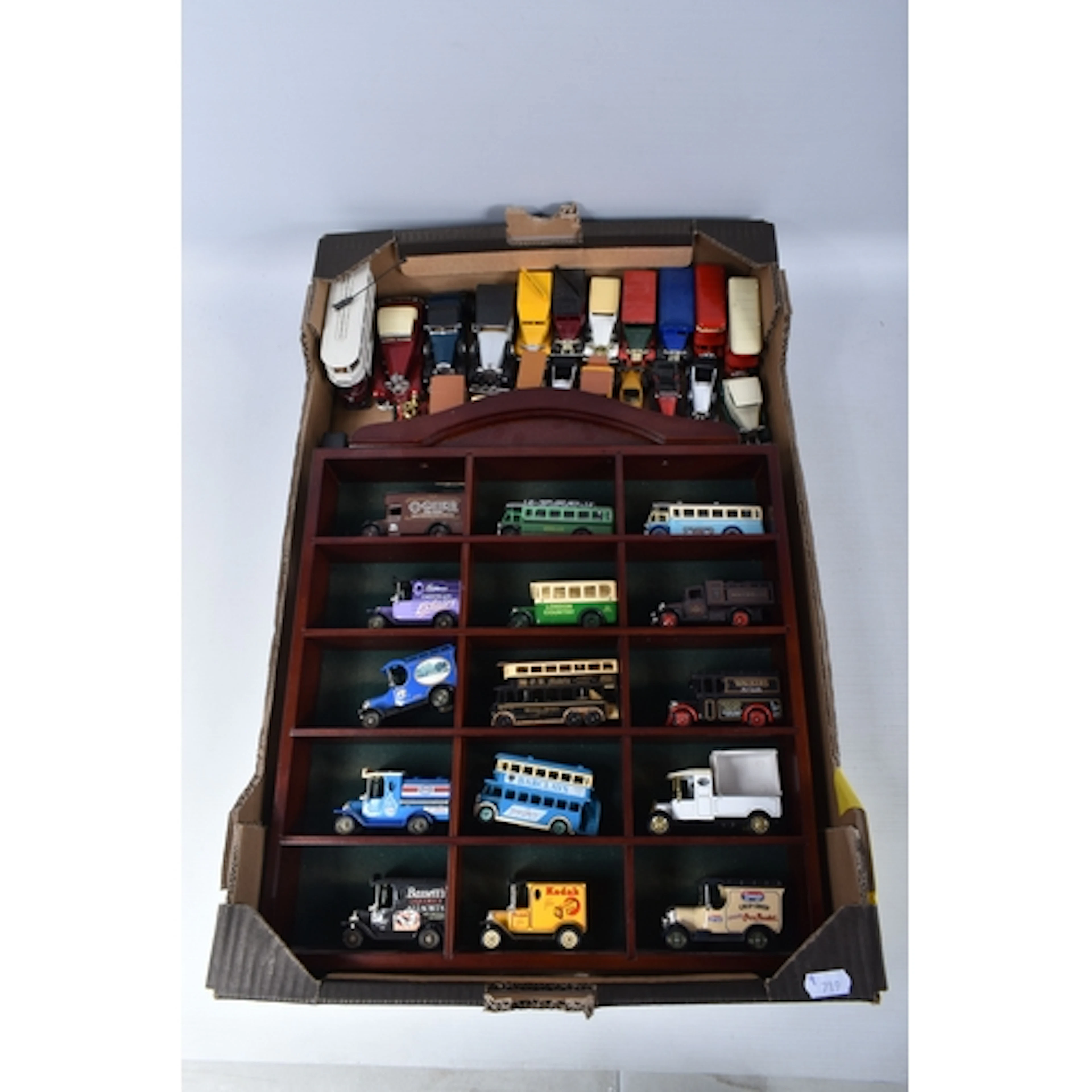 A COLLECTION OF BOXED AND LOOSE HORNBY, BACHMANN AND AIRFIX ...