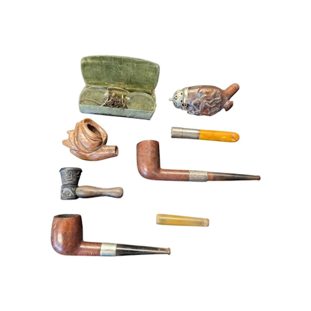 A collection of 20th century smoking pipes. The collection i...