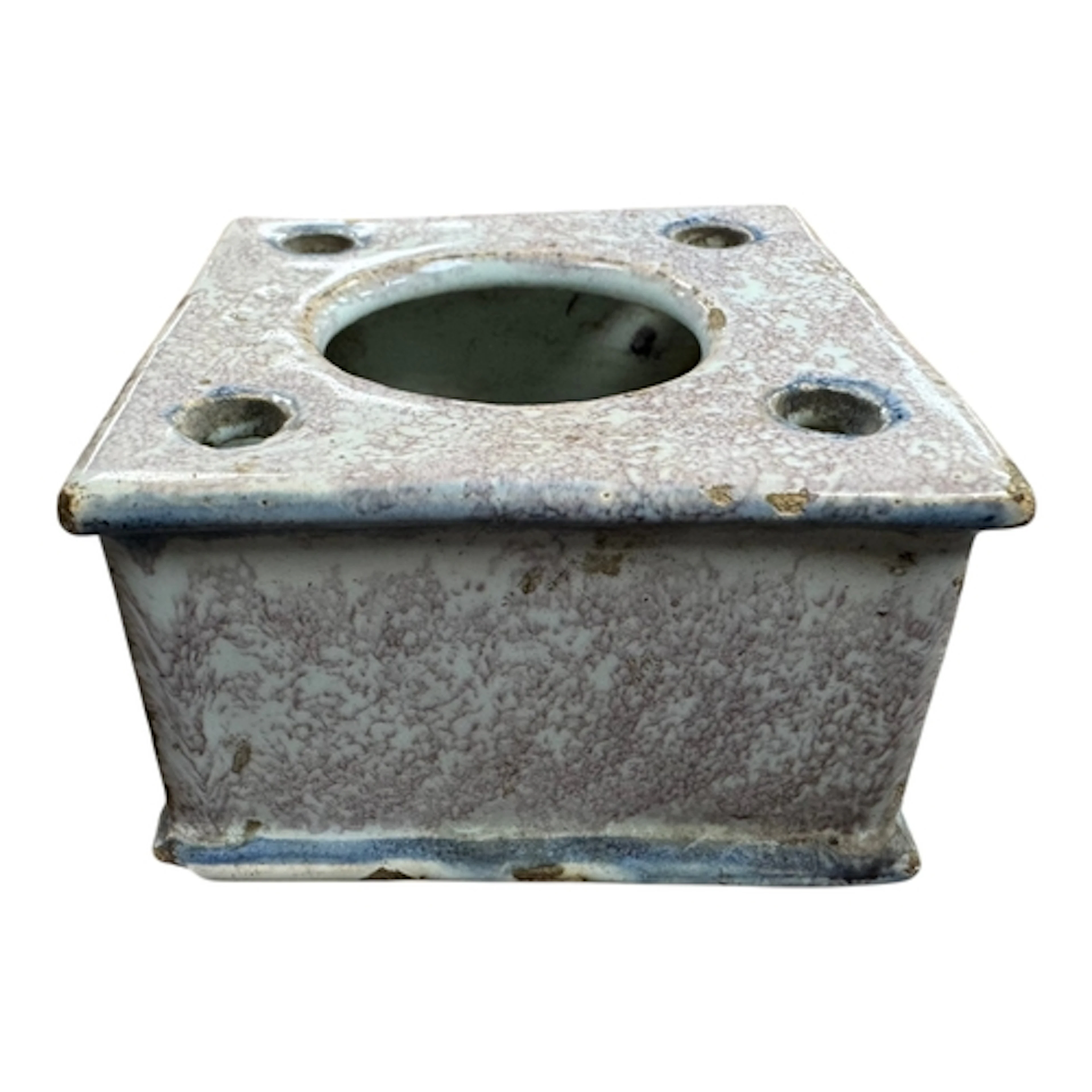 A delftware pottery inkwell, 9cm wide