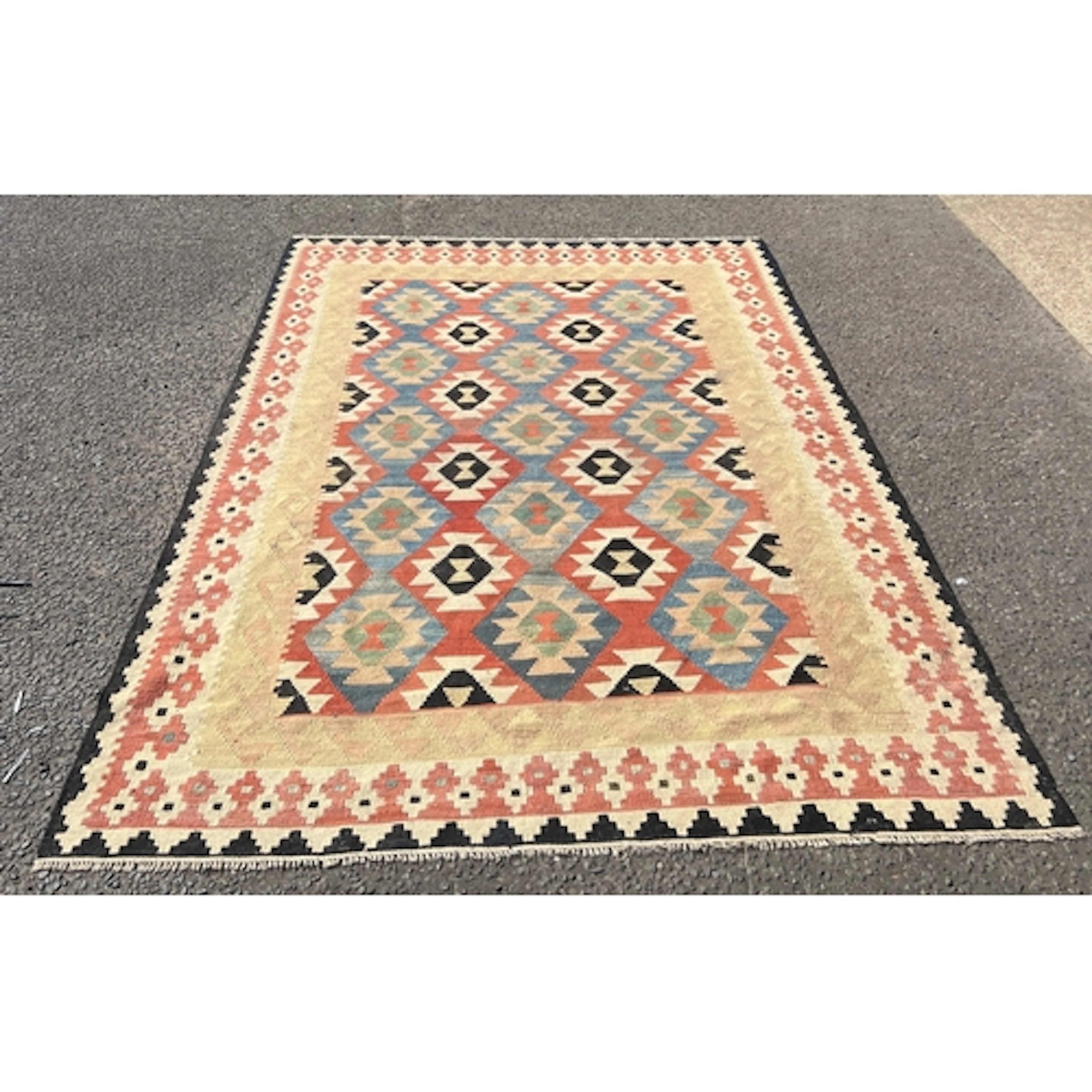 A LARGE KILIM CARPET 300 x 210 cm