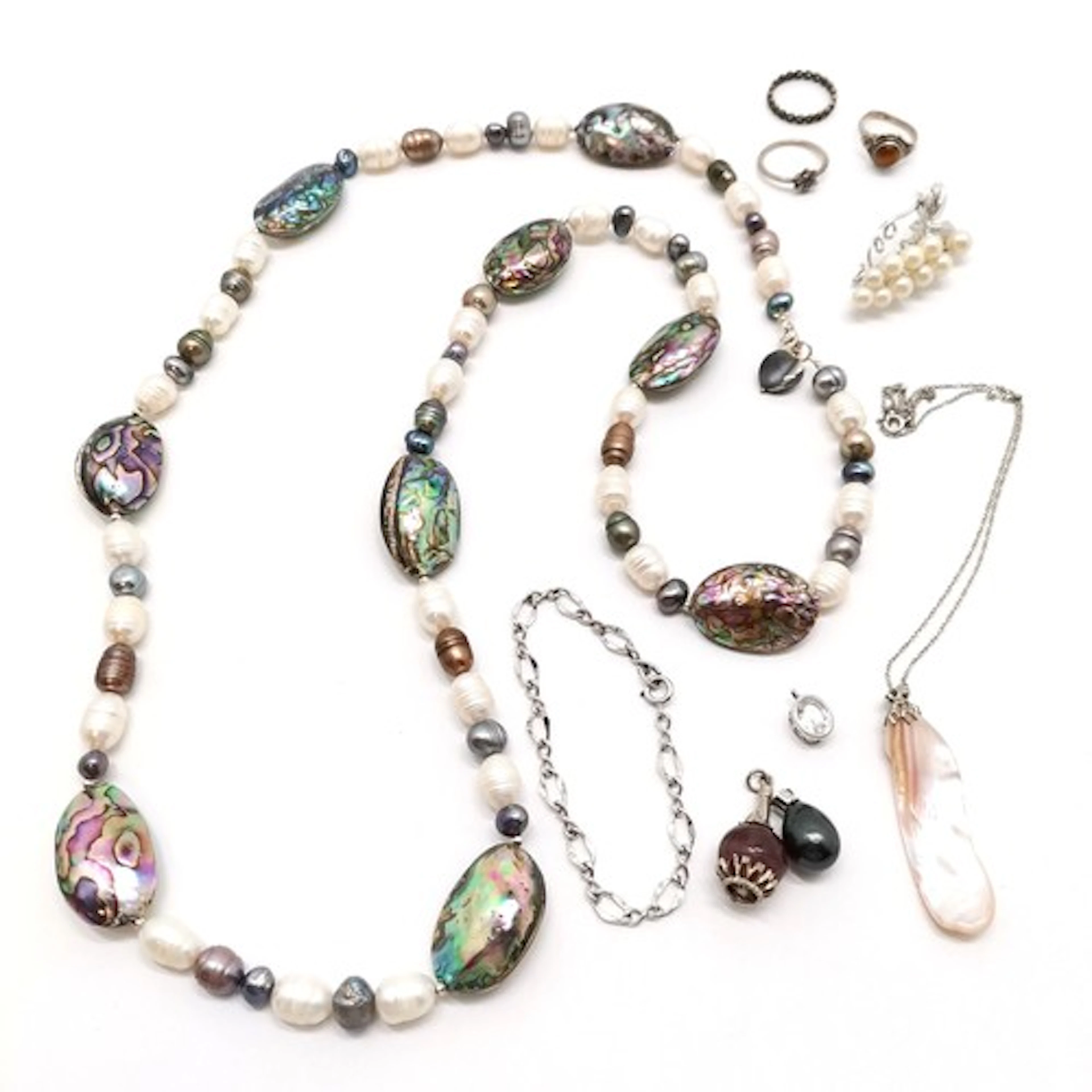 Qty of silver jewellery inc Pandora (ALE) ring, pearl brooch...