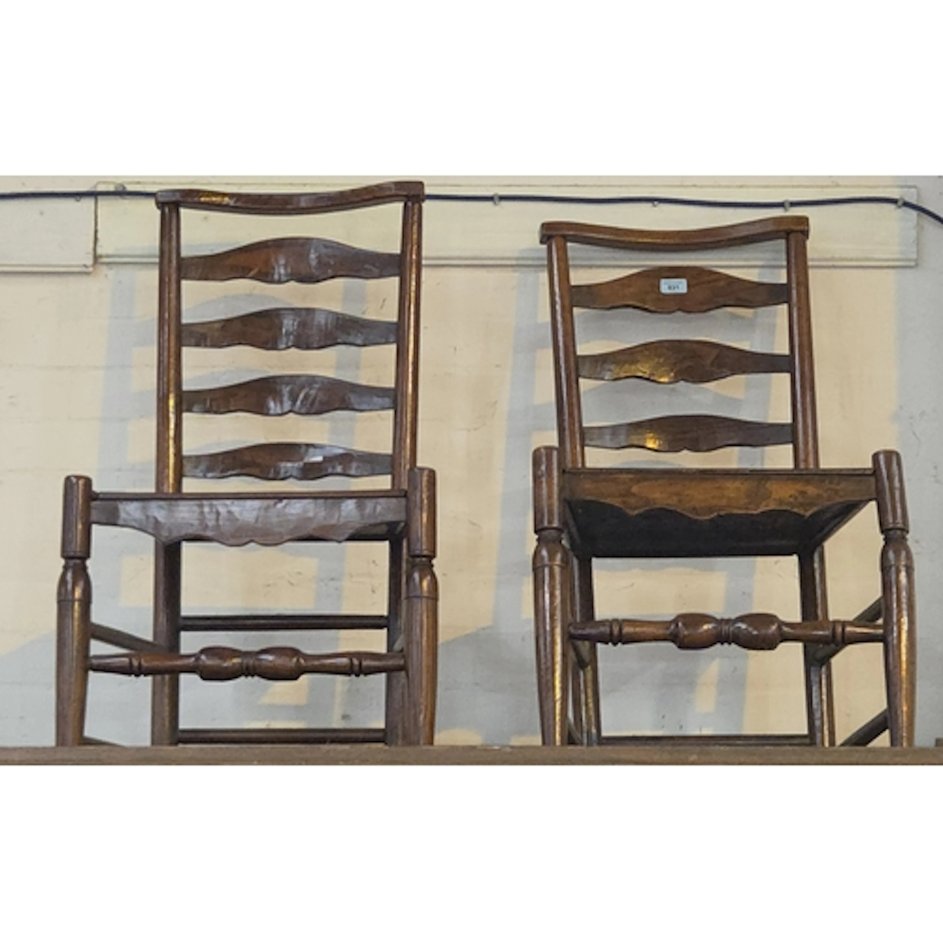 3 George III elm country ladder back chairs, 93cm high.