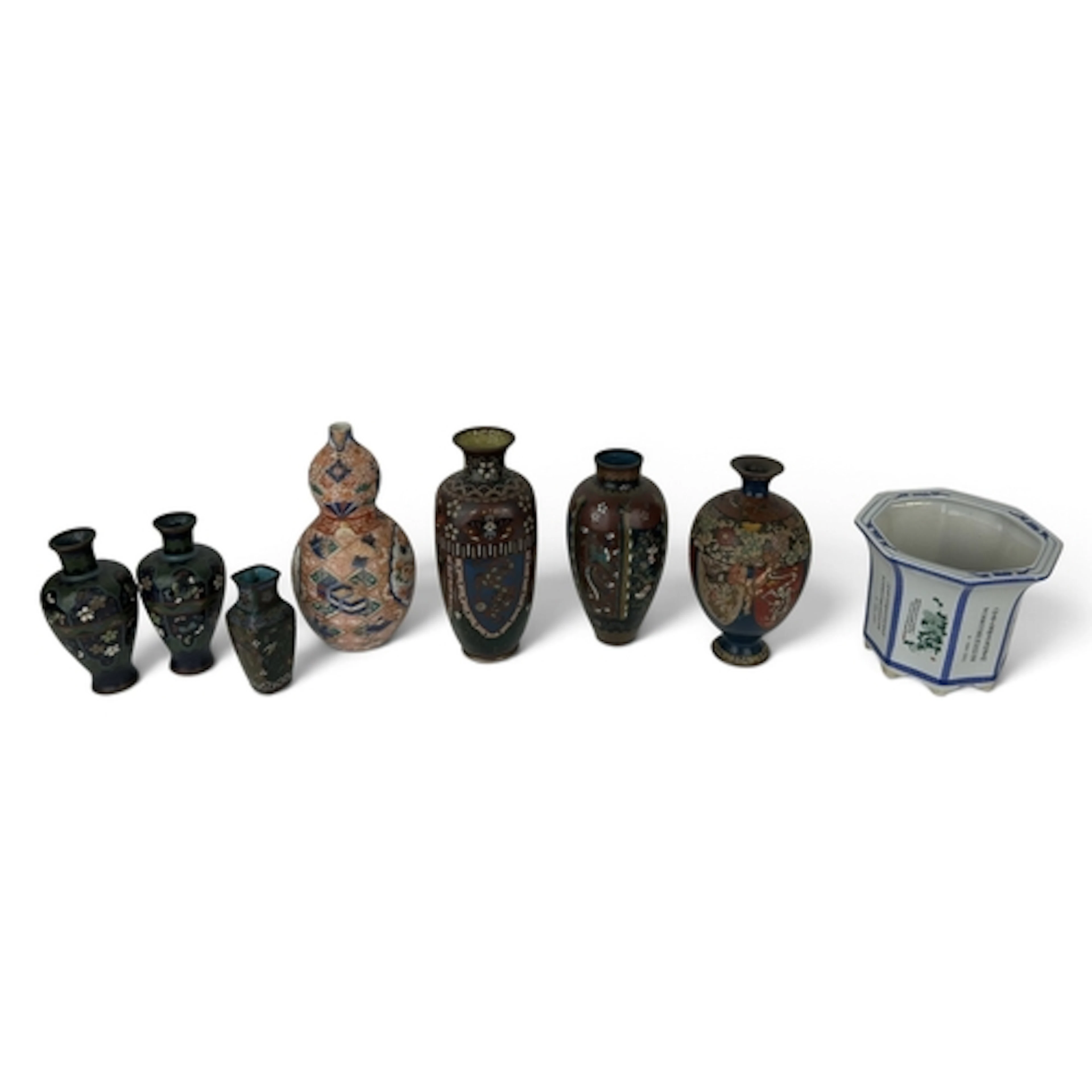 A COLLECTION OF CHINESE AND JAPANESE WARES To include an oct...
