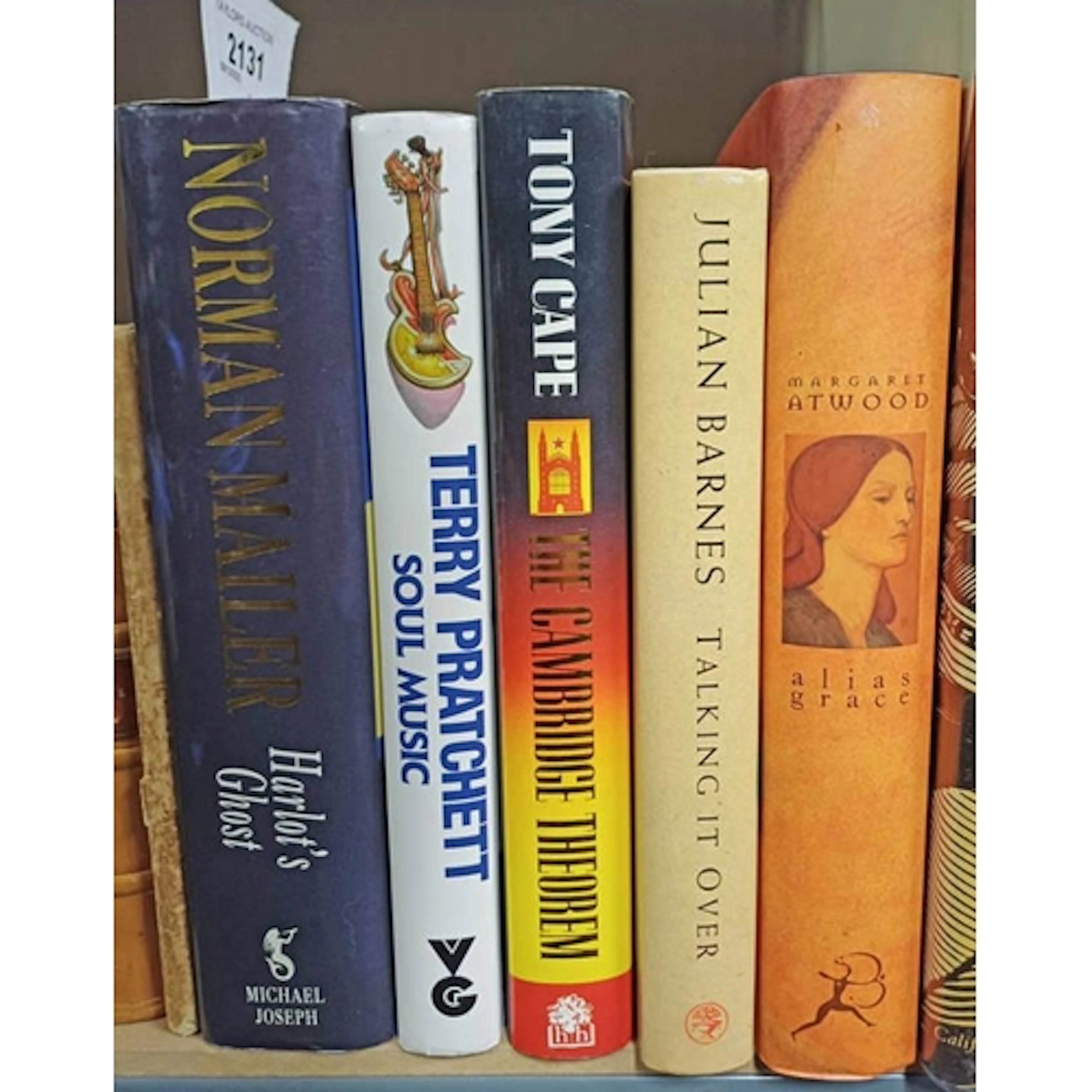 5 SIGNED FIRST EDITIONS TO INCLUDE: SOUL MUSIC BY TERRY PRAT...