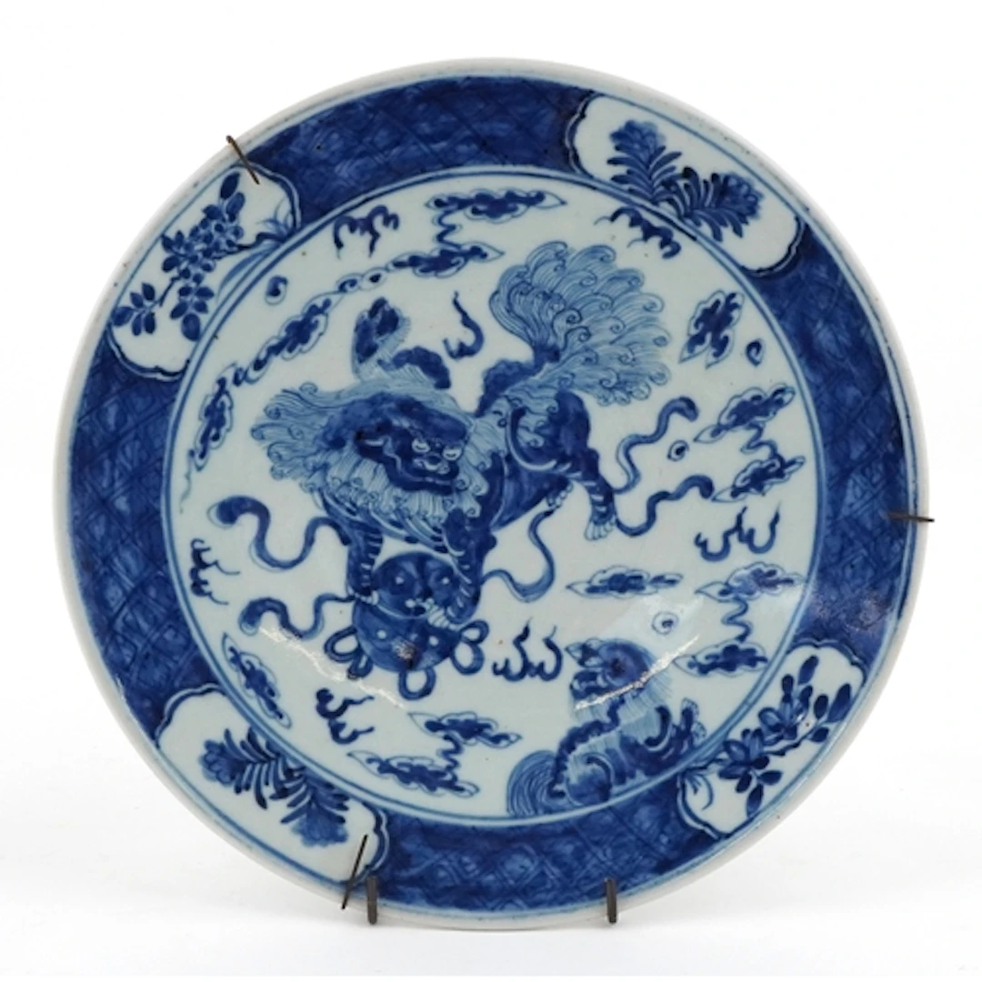 Chinese blue and white porcelain dish with hand painted guar...