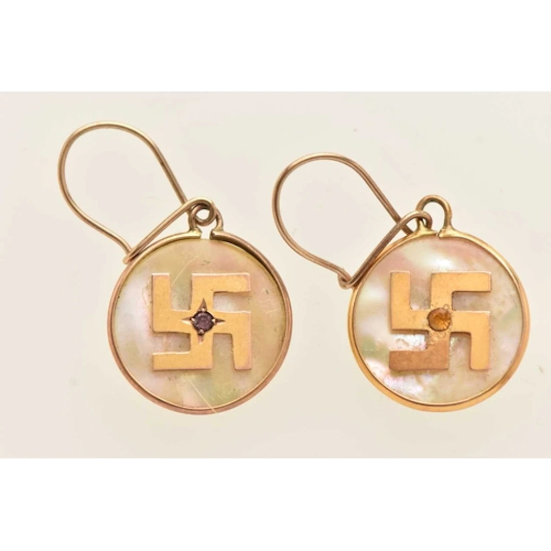 A PAIR OF YELLOW METAL, MOTHER OF PEARL DROP EARRINGS, each ...