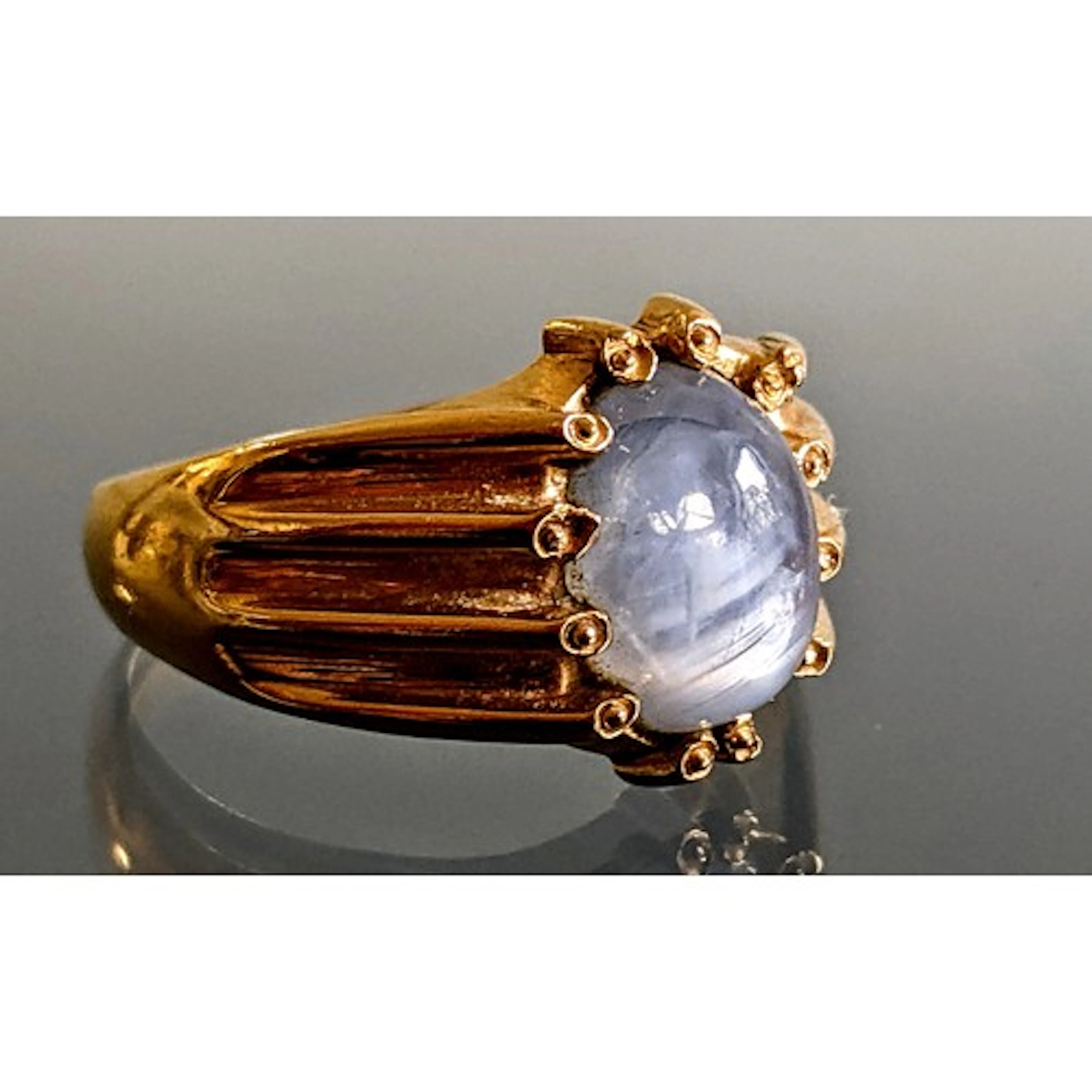 A tested 18ct gold cabochon natural star sapphire ring, set...