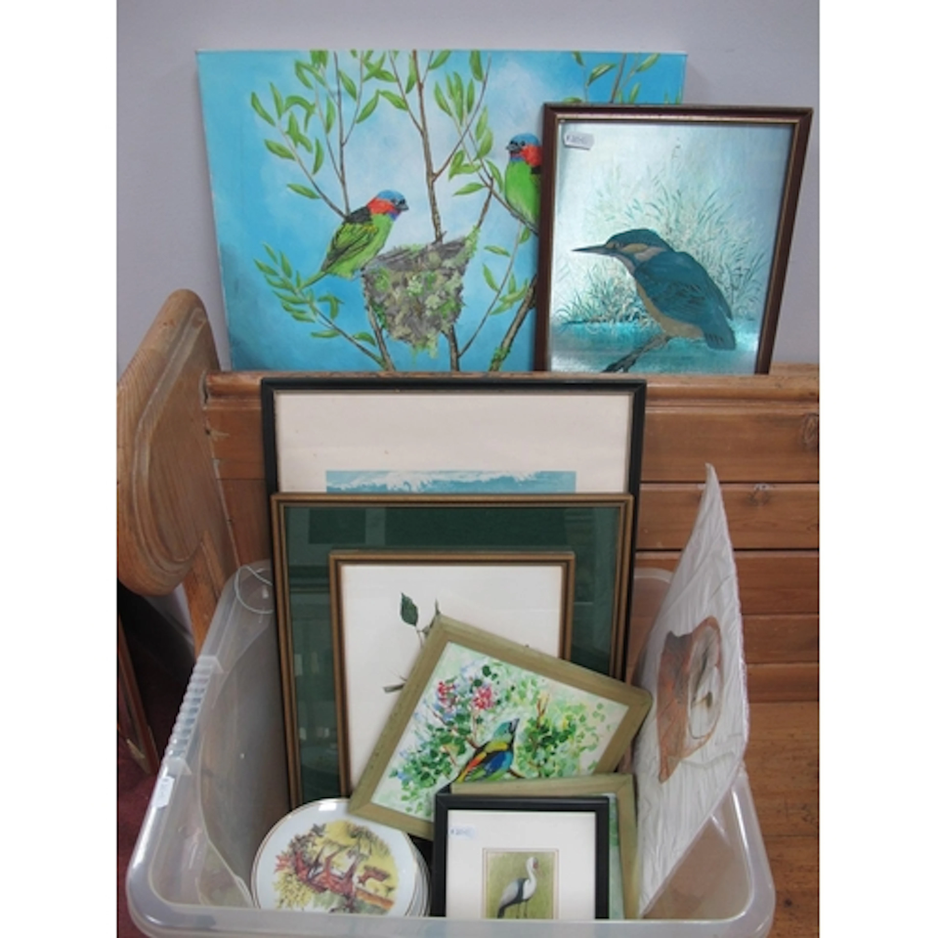 Animal-themed collectables, including a set of six "Wildlife...