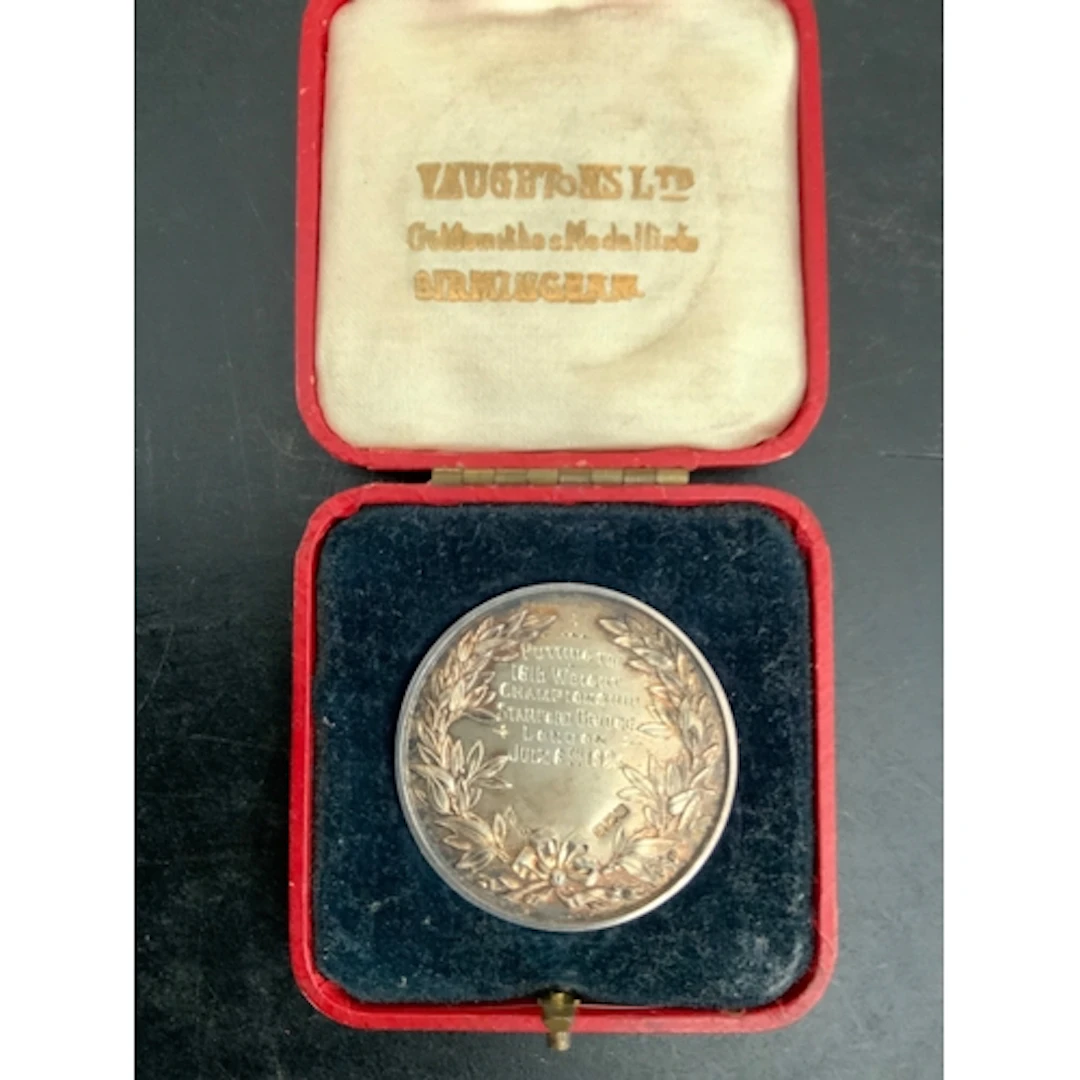 1923 Shot Put At Stamford Bridge Boxed Medal: Silver hallmar...