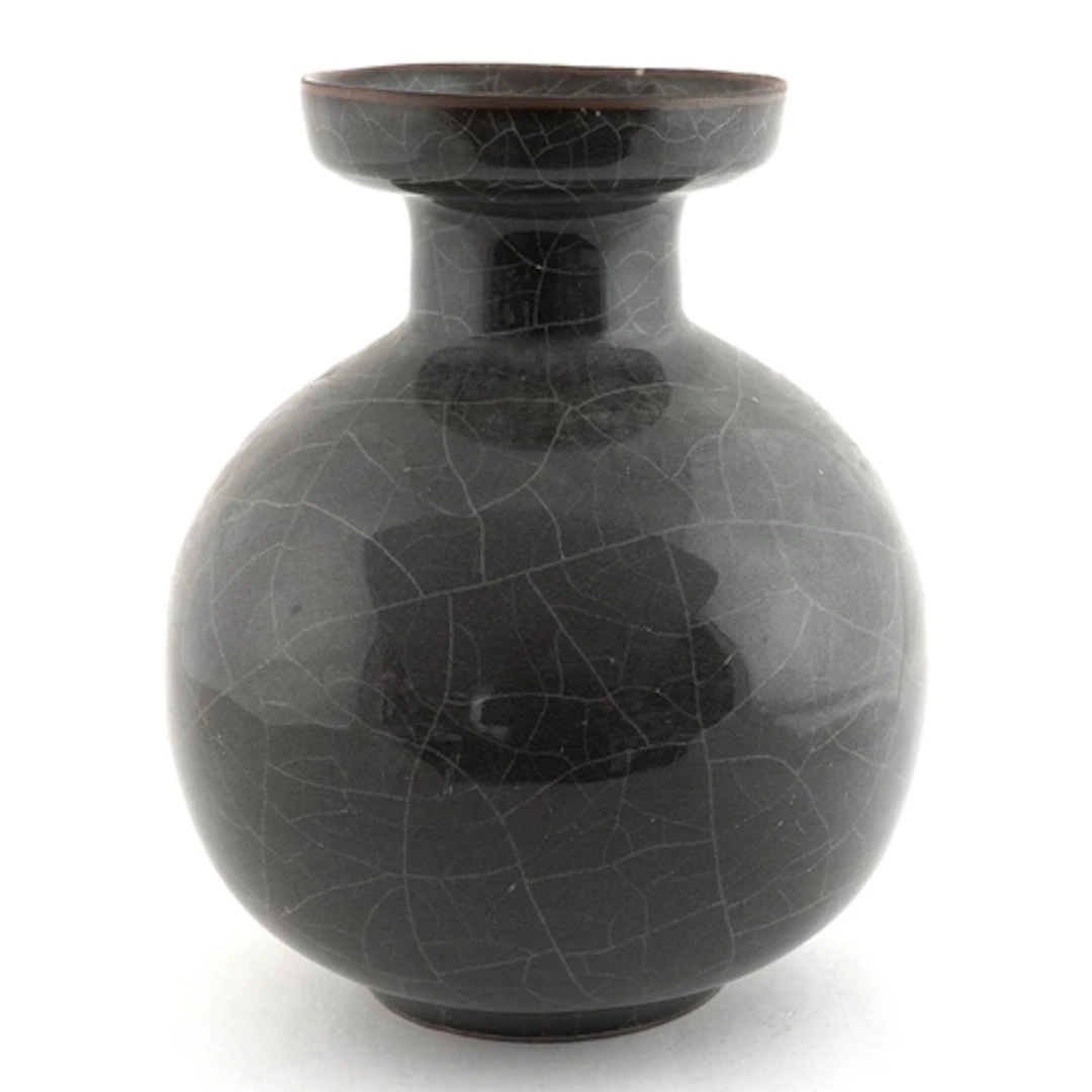 Chinese dark grey crackle glazed porcelain bottle vase with ...