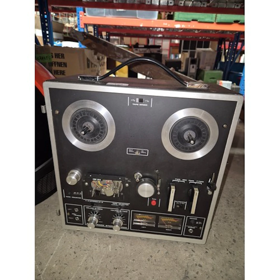 An Akai 1721L reel to reel tape recorder