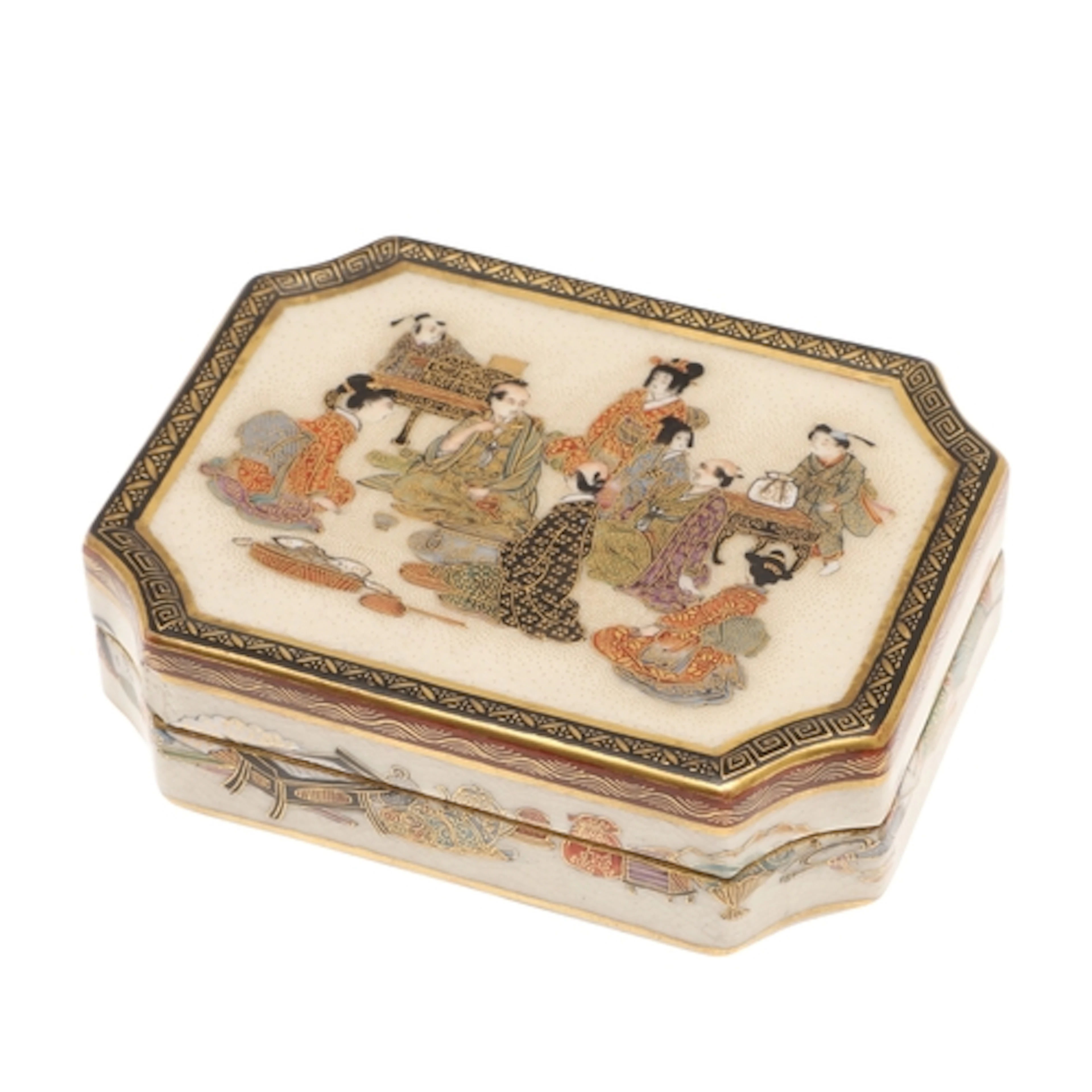 YABU MEIZAN STUDIO - JAPANESE SATSUMA LIDDED BOX. Meiji peri...