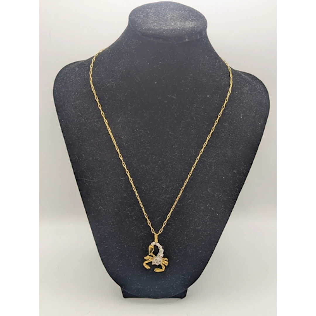 A 9ct yellow gold paper link necklace with a lobster claw cl...