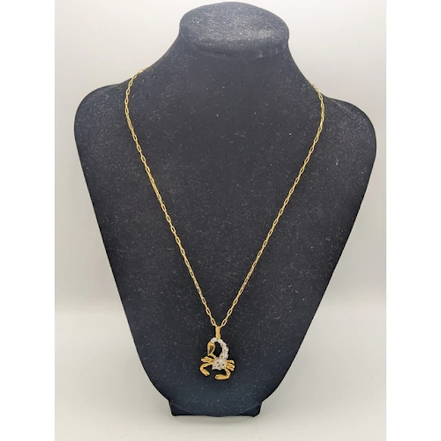 A 9ct yellow gold paper link necklace with a lobster claw cl...