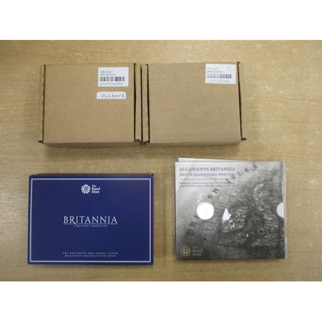 Collection of silver Britannia issues in Royal Mint cases in...