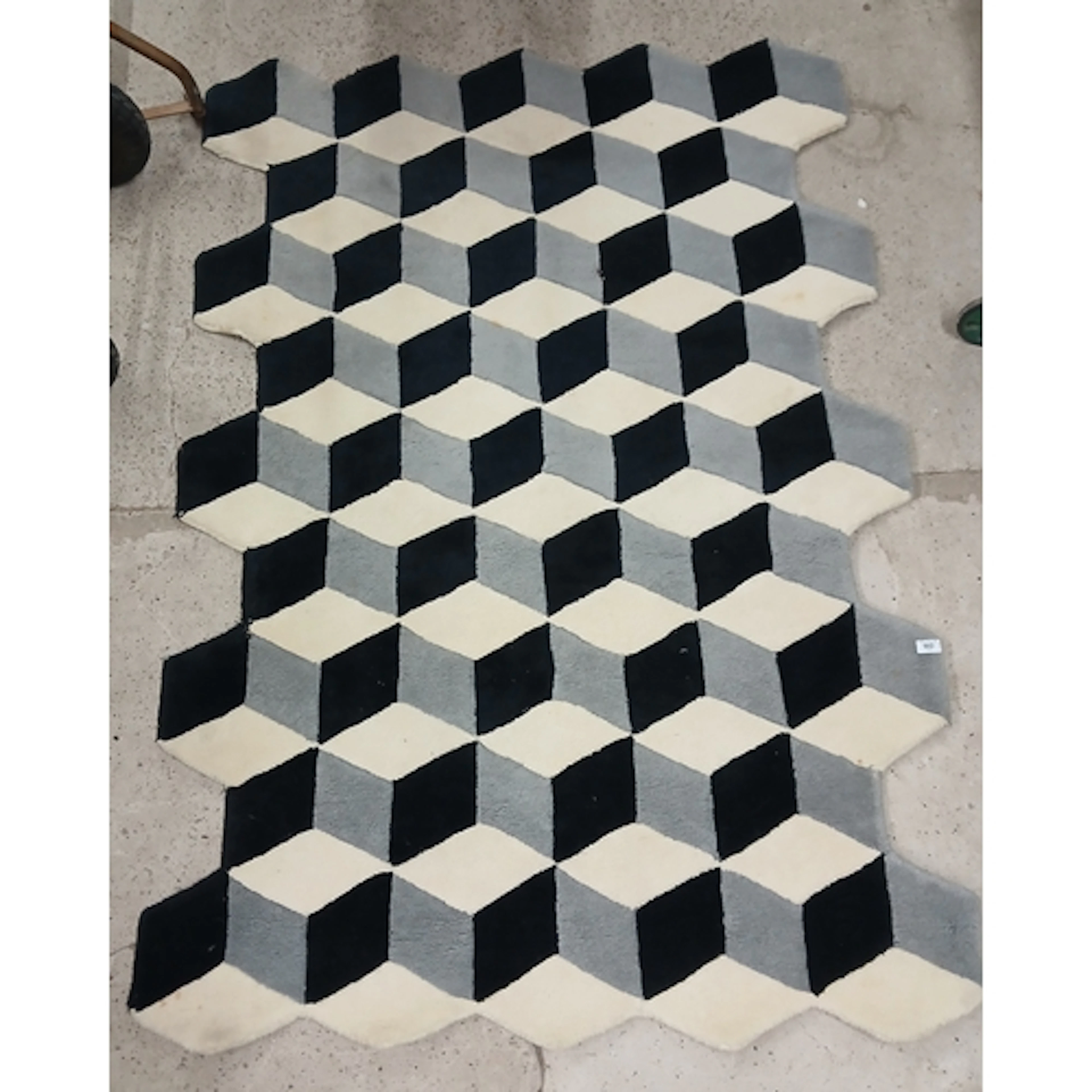Geometric patterned rug
