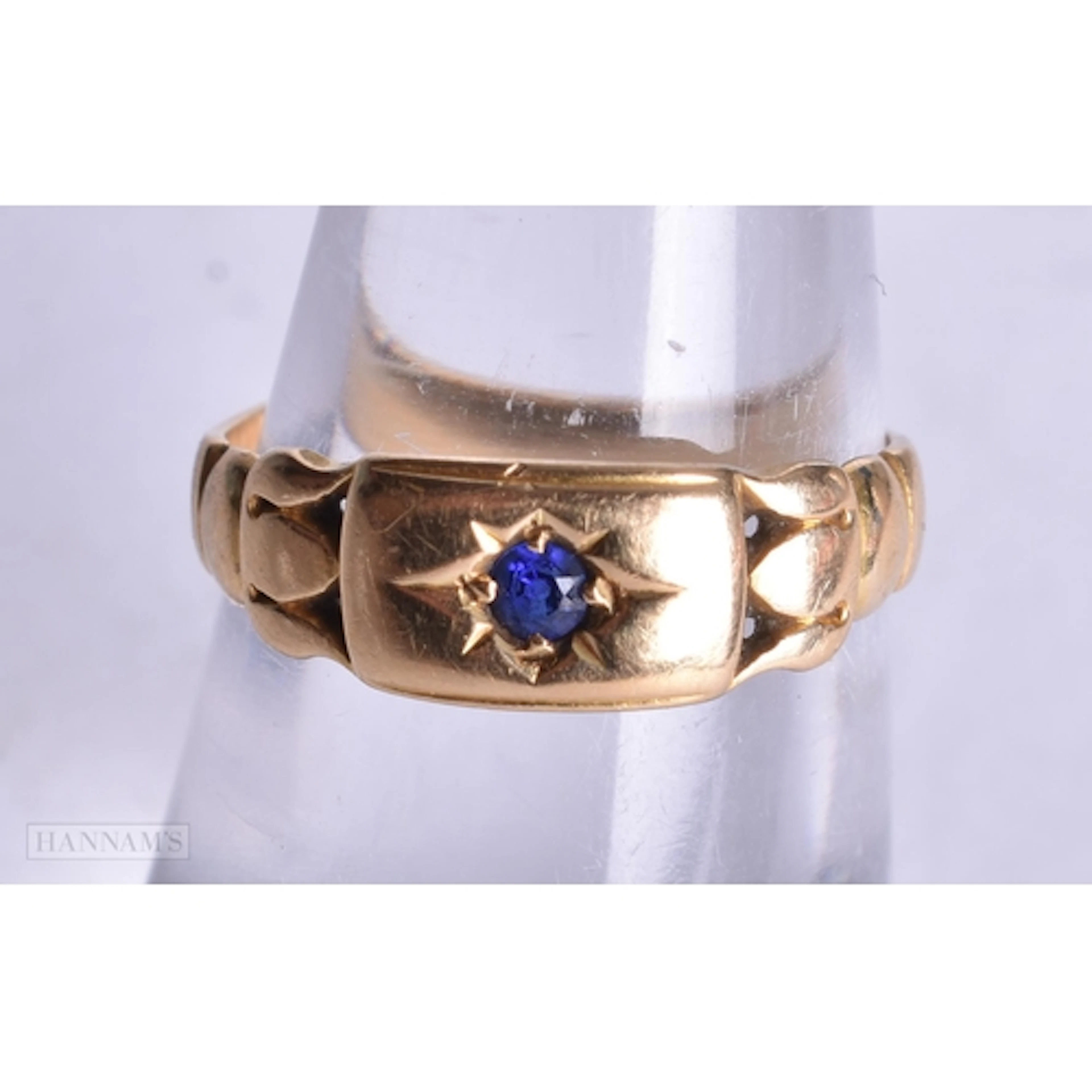 18ct gold sapphire star set ring (2.6g). K.