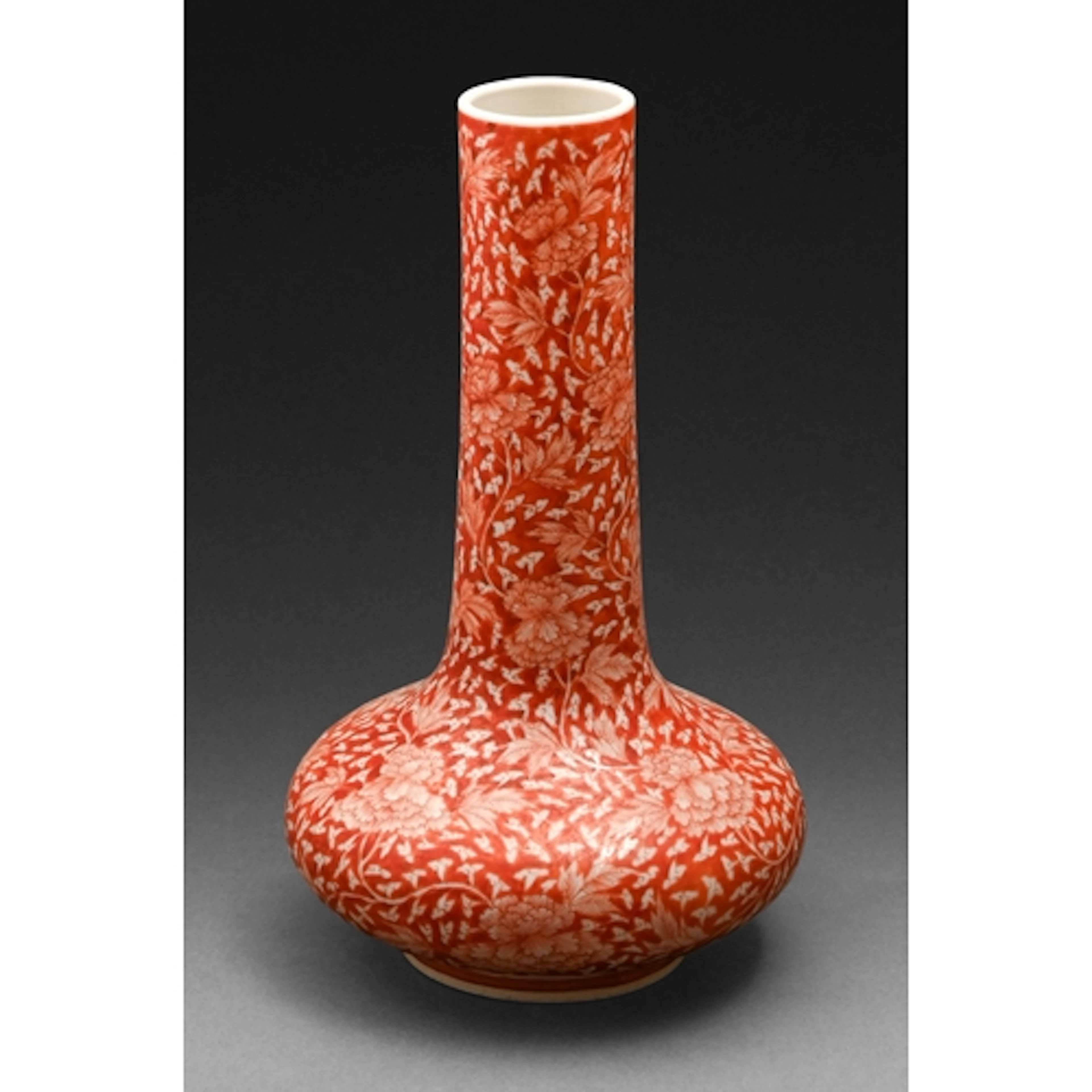 A Chinese bottle vase, Qing, late 19th c, painted in monochr...