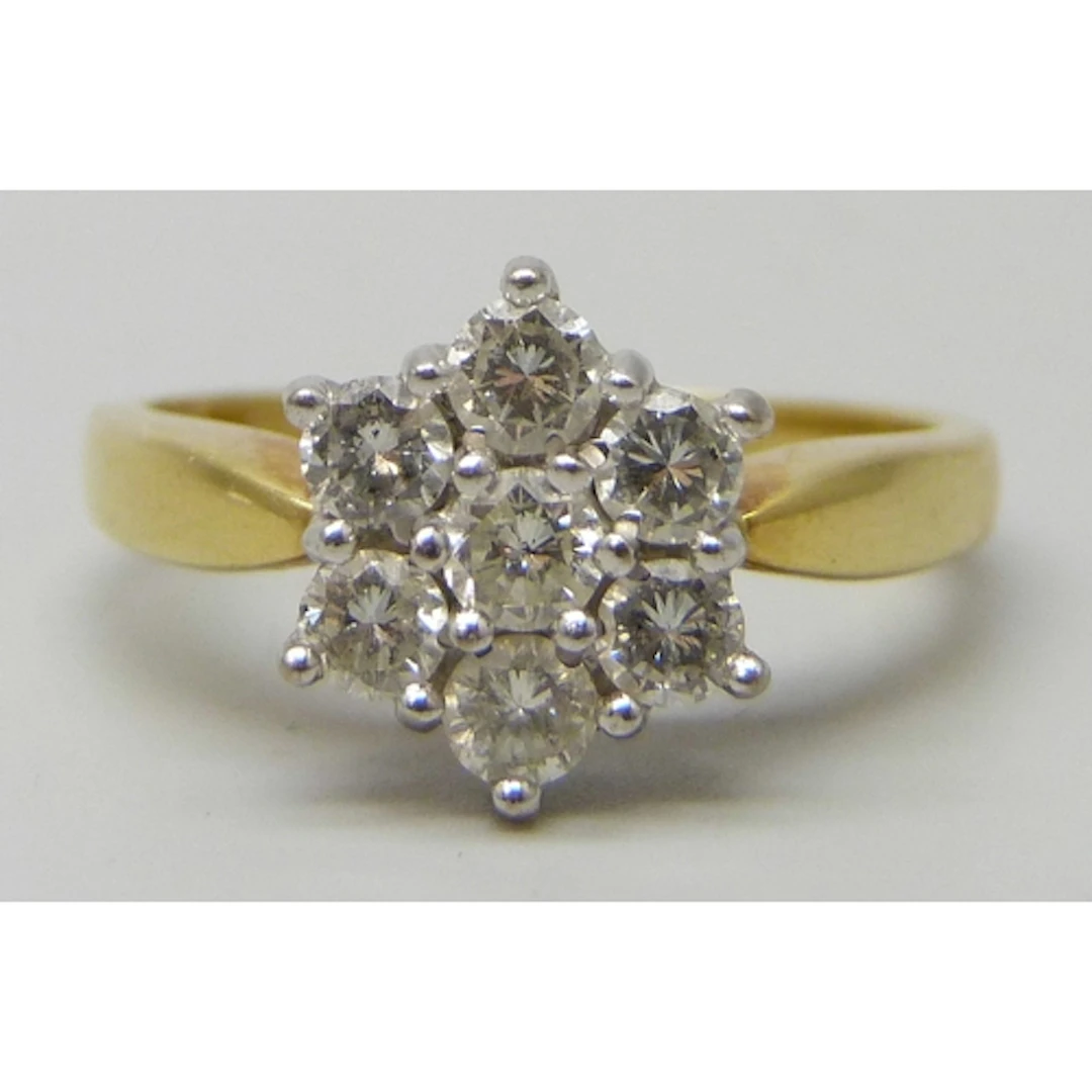 An 18ct yellow gold diamond cluster ring, 5.1g, O/P