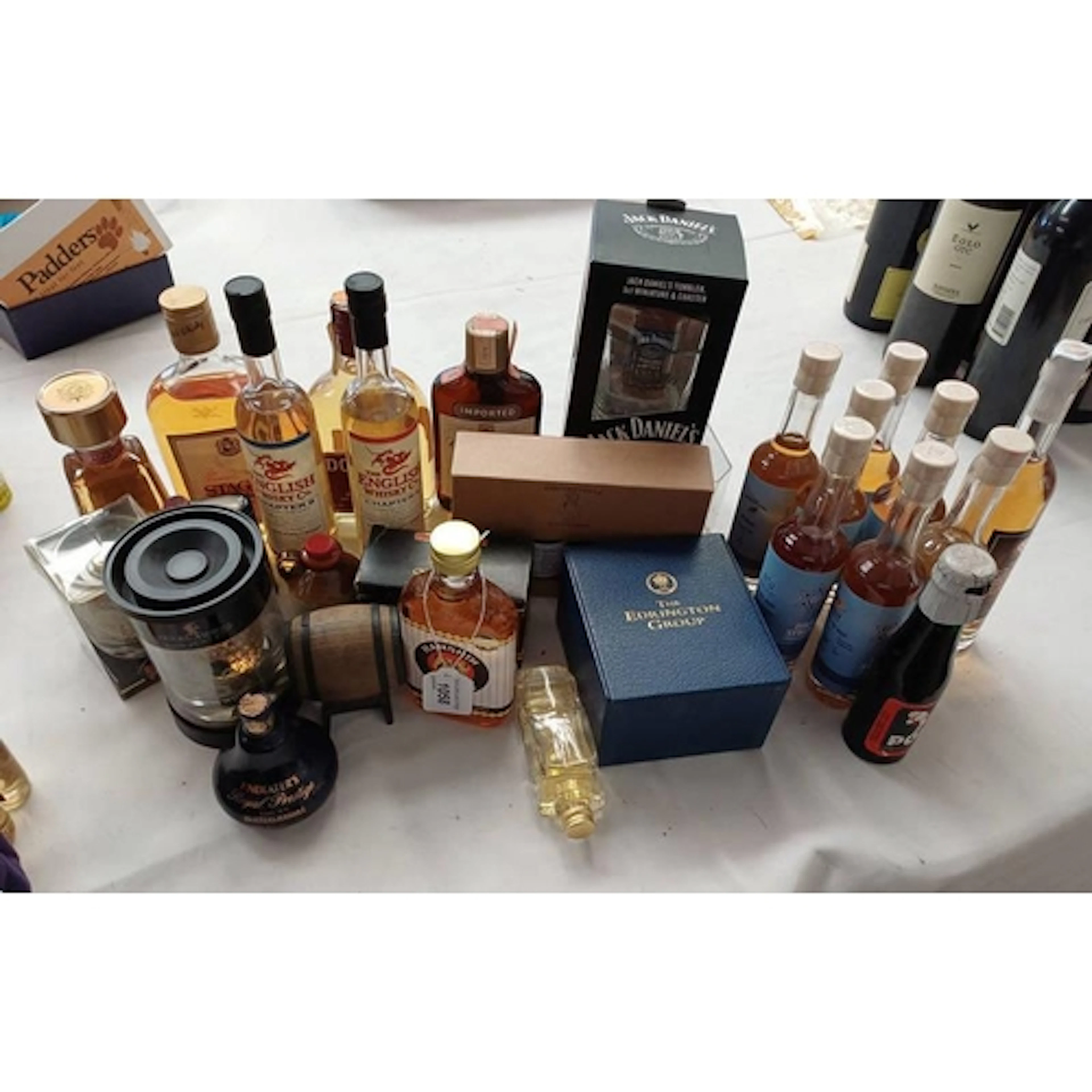 SELECTION OF WHISKY ETC TO INCLUDE JACK DANIELS GIFT SET. ST...