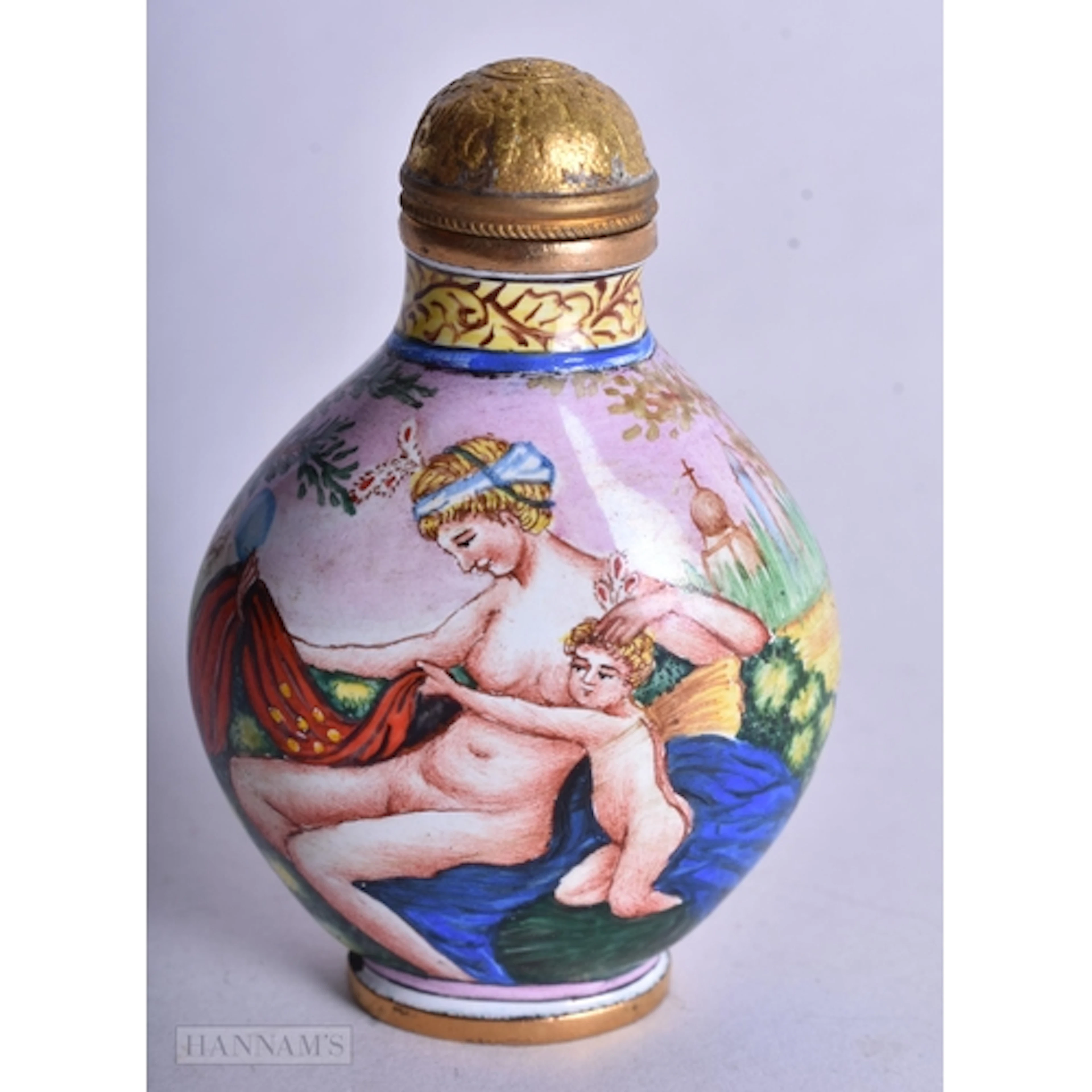 A CANTON ENAMEL SNUFF BOTTLE. 6.3 X 4.2 X 2.8 CM