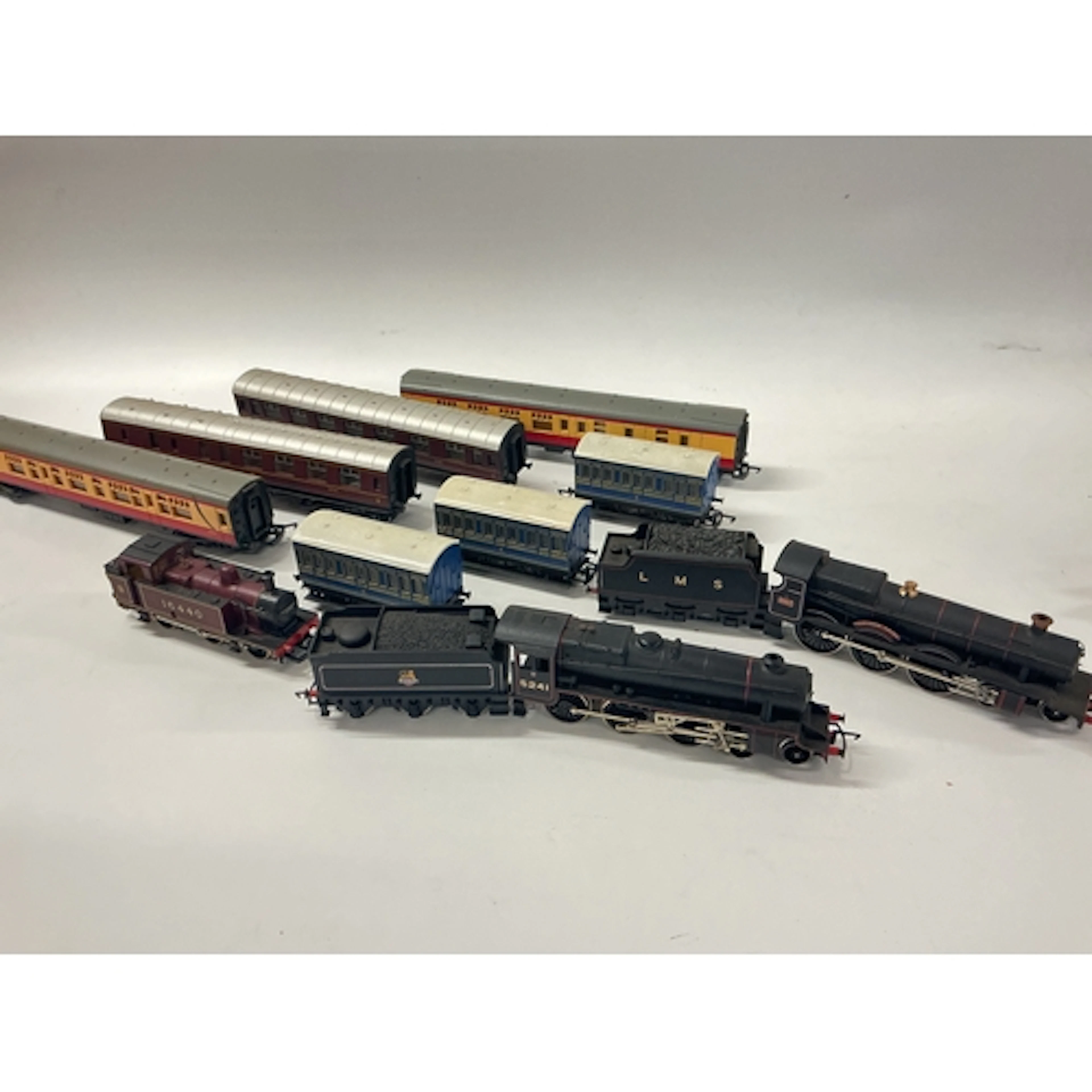 A Small Collection Of 00 Gauge Locomotives, coaches And Wago...