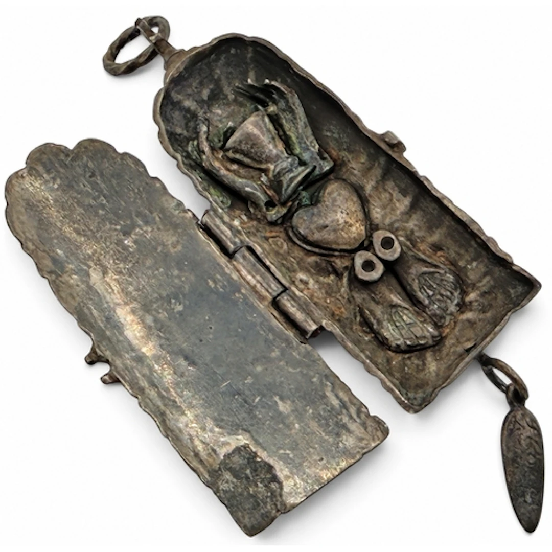 A Continental silver devotional pendant depicting the Arma C...