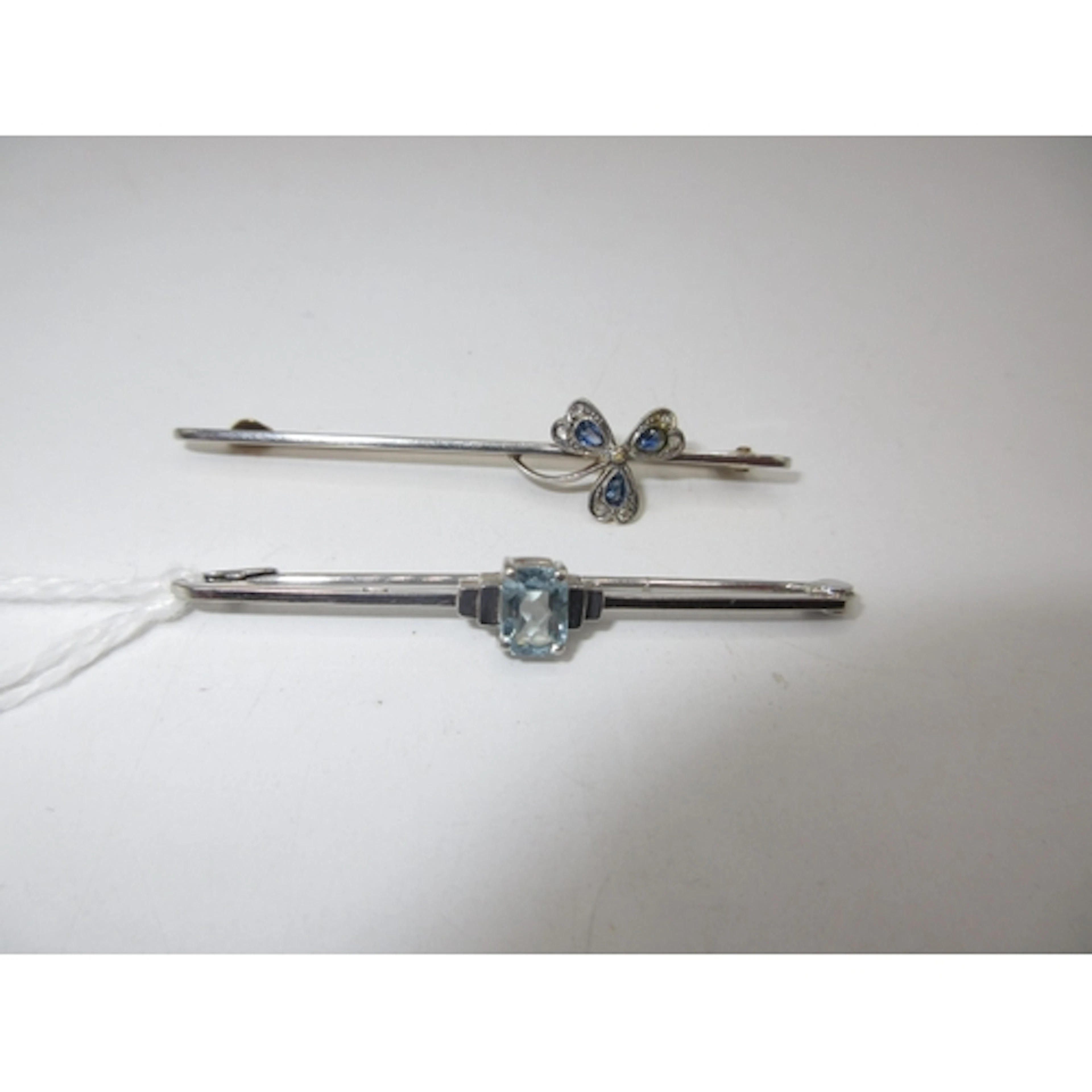 Art Deco White Metal and Blue Stone Bar Brooch Stamped 9W an...