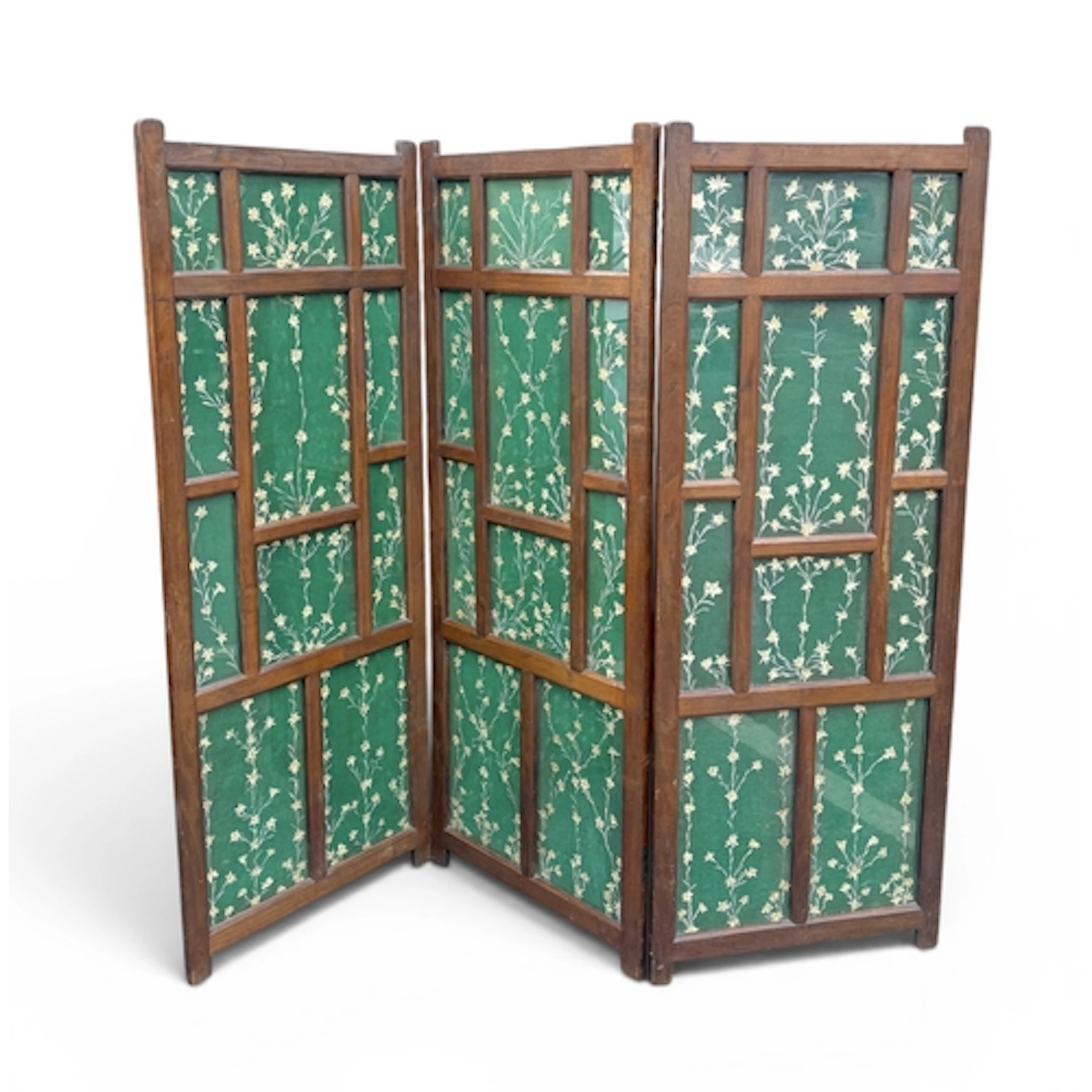 AN EARLY 20TH CENTURY THREE-FOLD PANEL SCREEN WITH FLORAL TE...