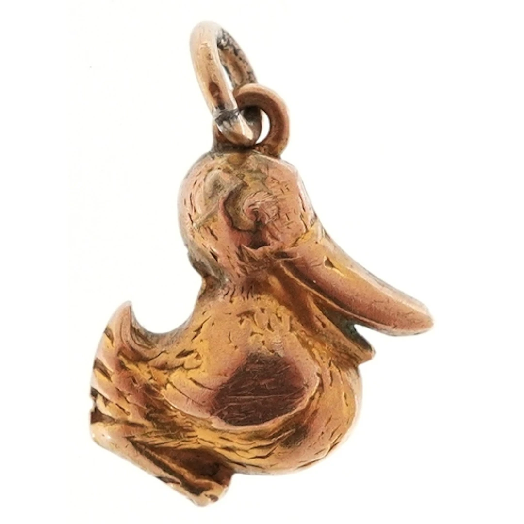 Unmarked gold charm in the form of pelican, 1.4cm high, 0.6g...