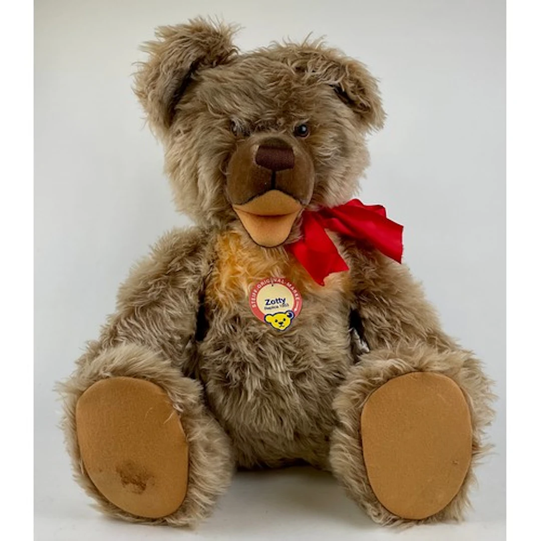 A large Steiff Zotty replica 1953, white tag 408700, frosted...