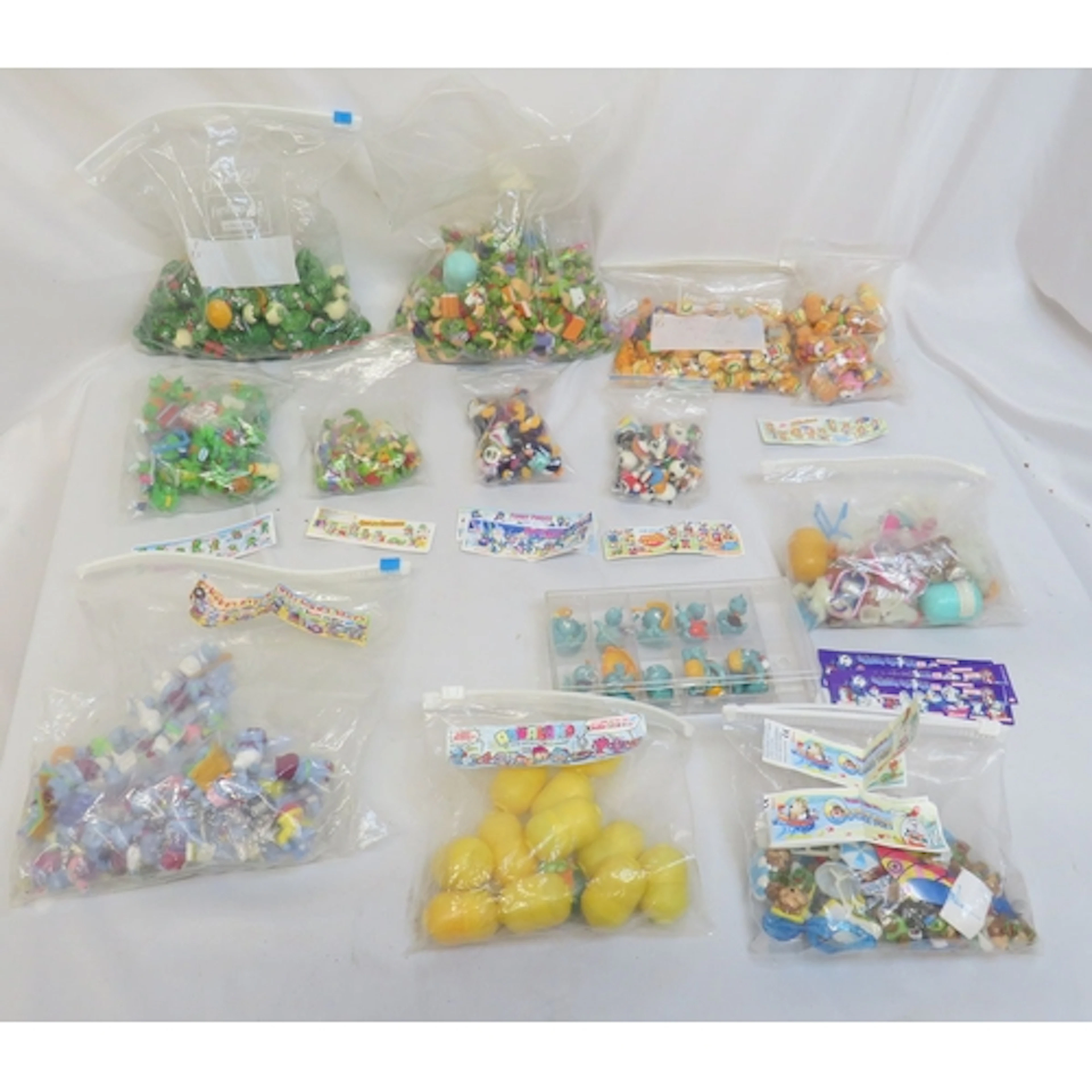 Vintage Kinder Egg Toys incl. Happy Hippo Hollywood Stars, A...