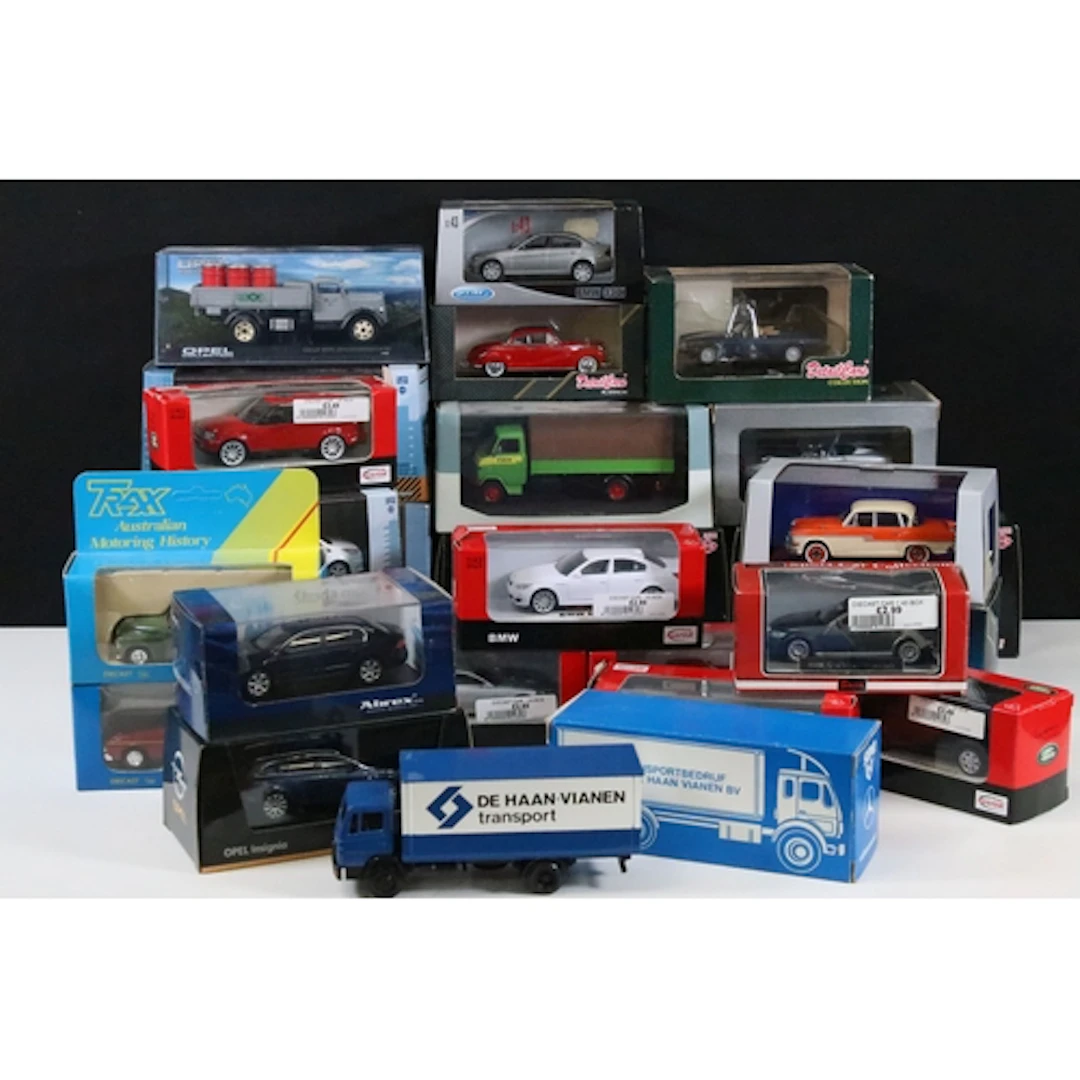 26 Boxed / cased diecast models to include AutoArt Audi A6 A...