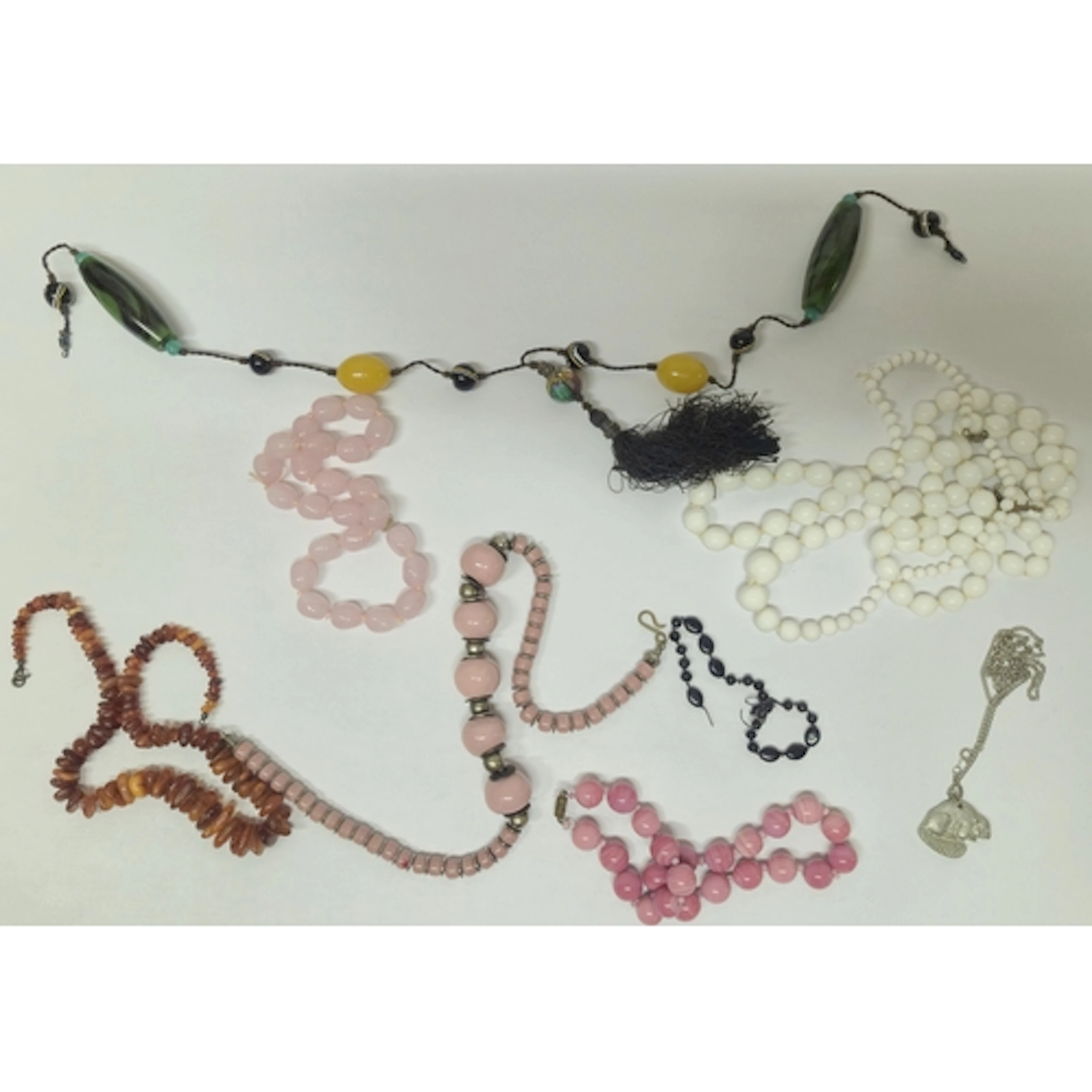 Group of Mid Century style bead necklaces to include strings...
