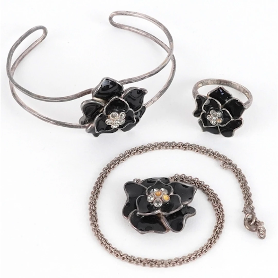 Vintage silver and black enamel flower head jewellery suite ...