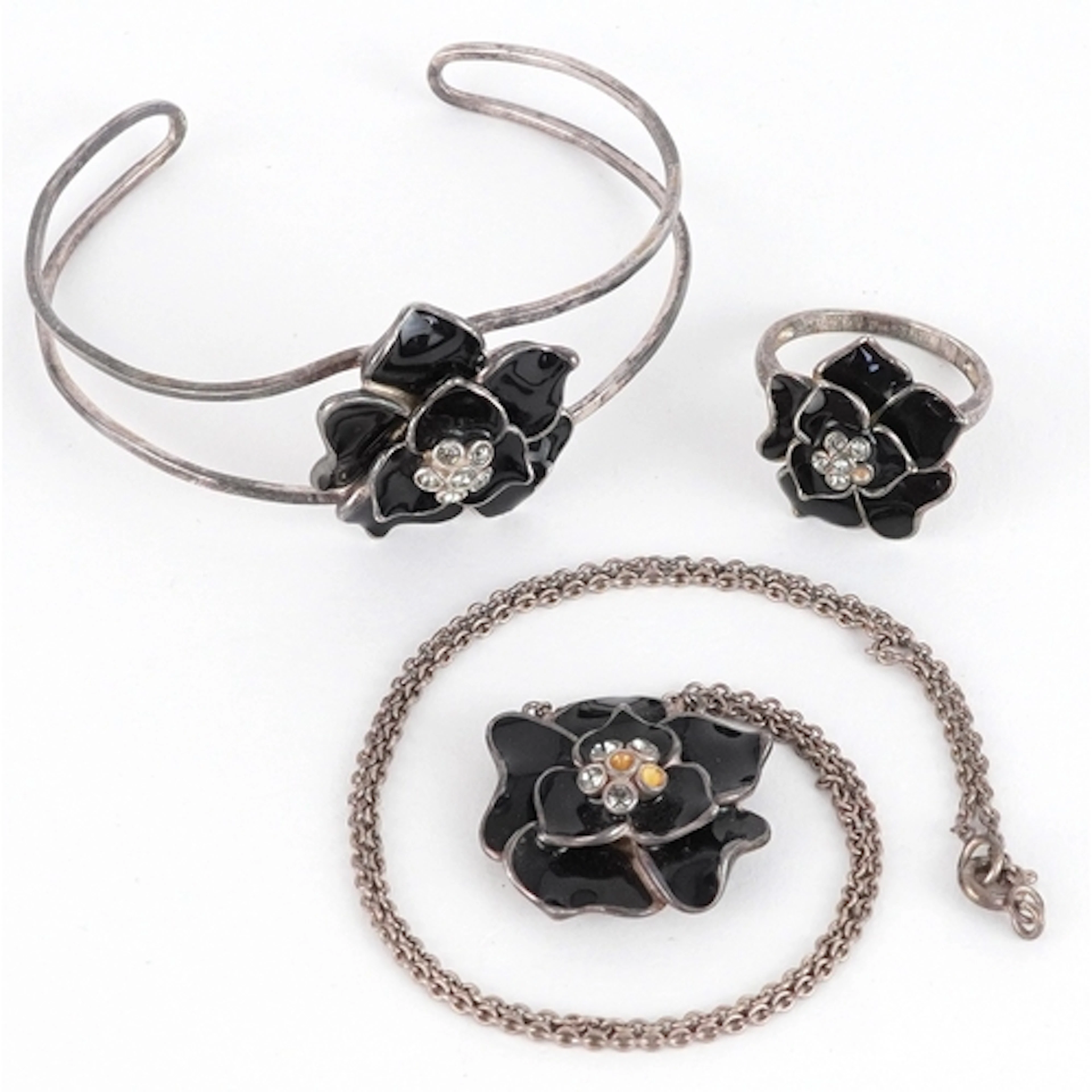 Vintage silver and black enamel flower head jewellery suite ...