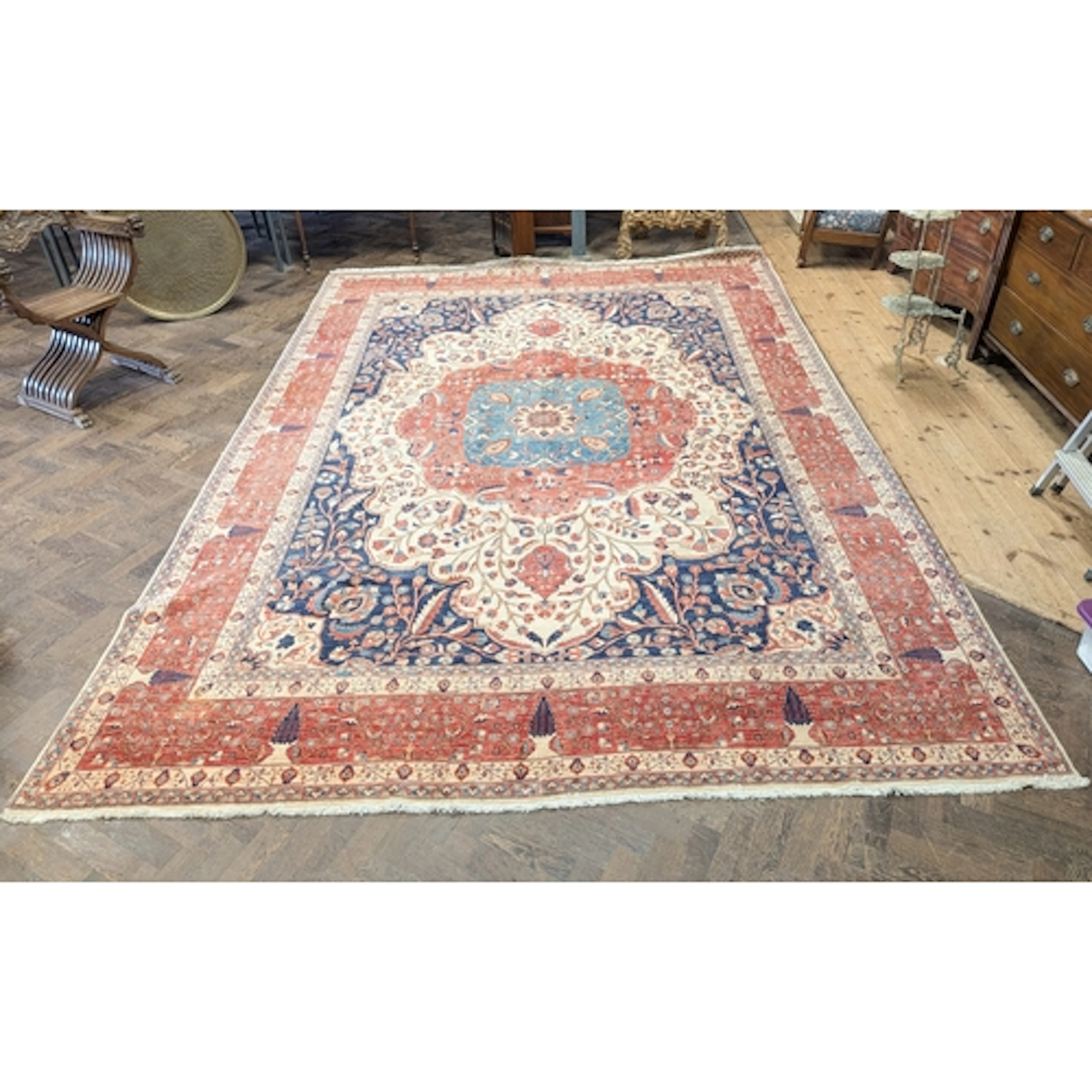 Large quality Tabriz Persian carpet, decorated with red and ...