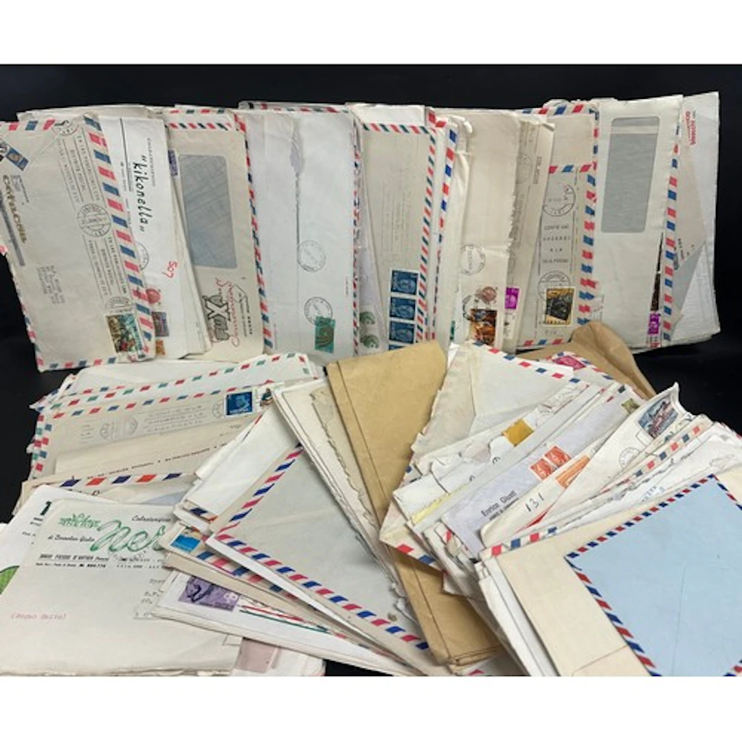 A collection of envelopes, postal history, air mail, etc.