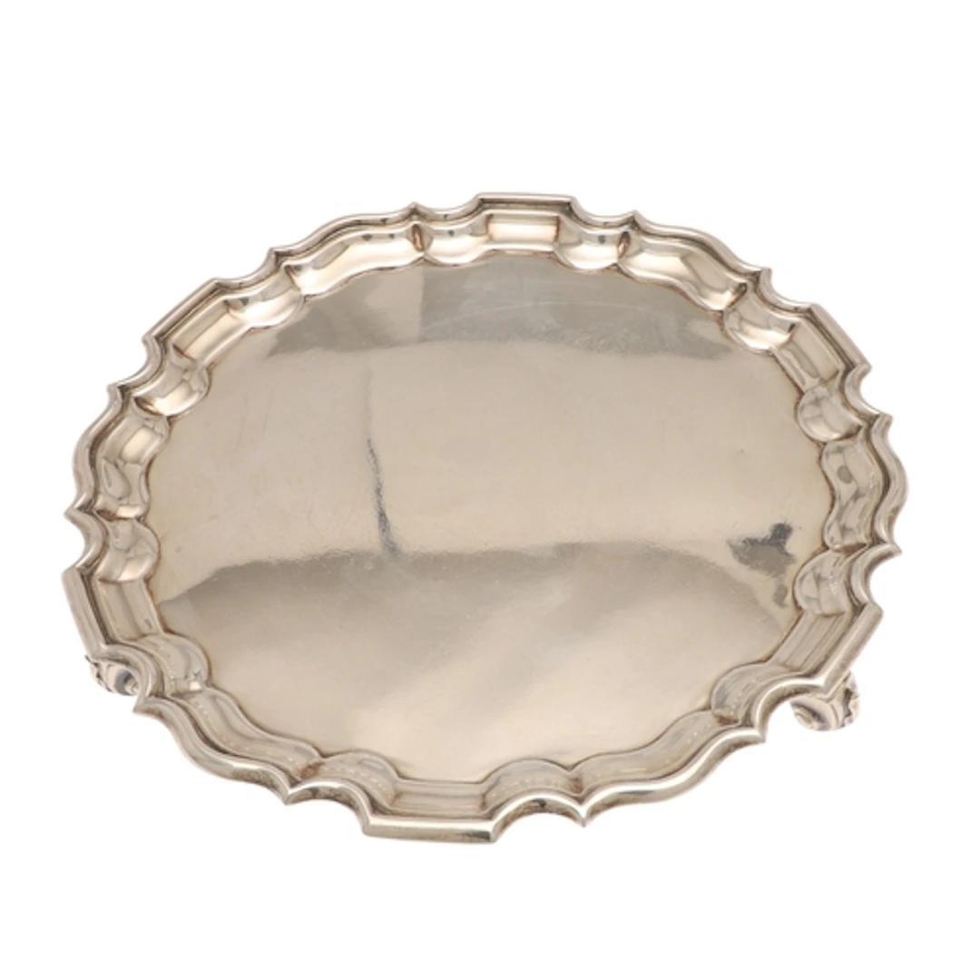 AN EDWARDIAN SILVER SALVER. Plain and unengraved, with cast ...