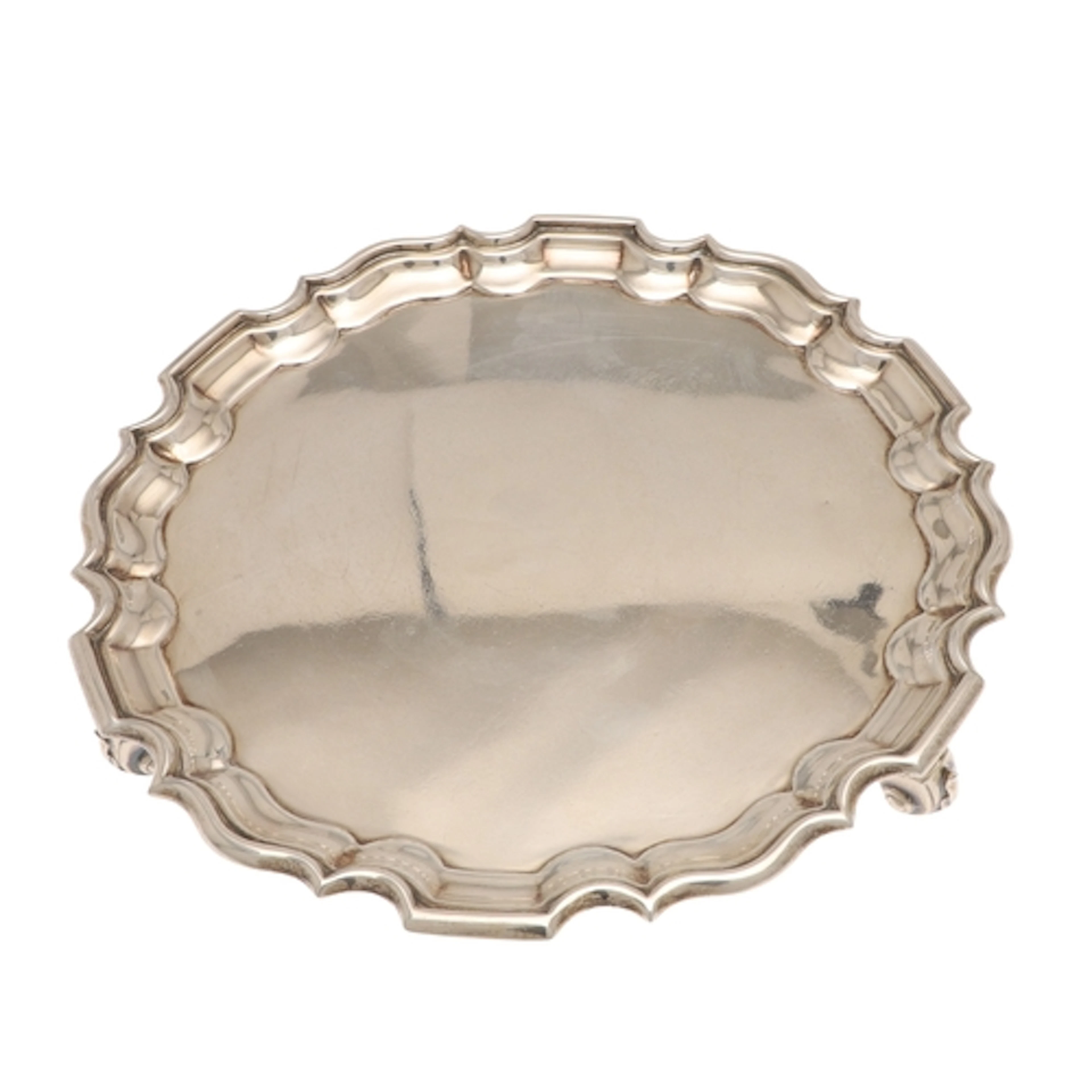 AN EDWARDIAN SILVER SALVER. Plain and unengraved, with cast ...
