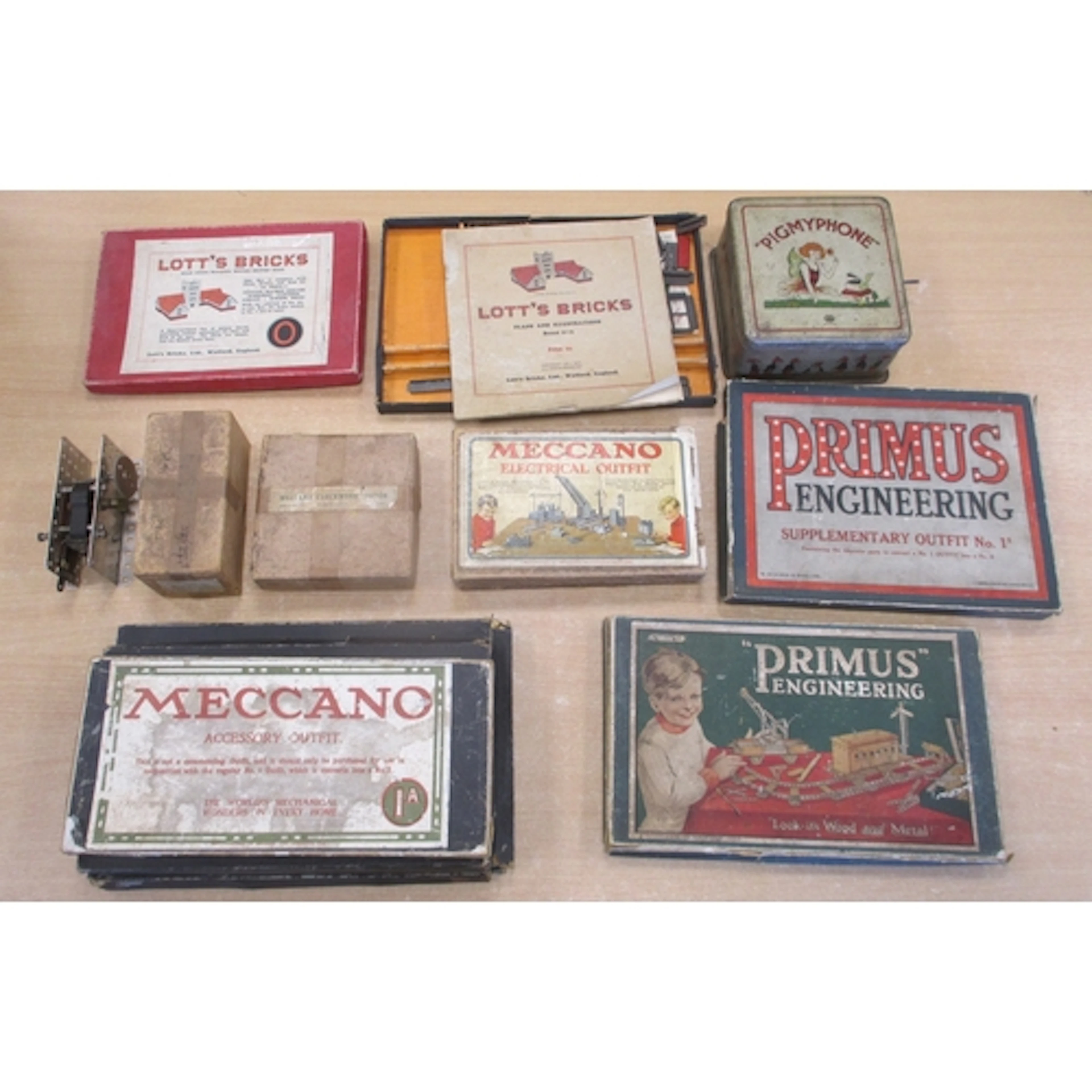 Meccano. Mixed collection of sets good to very good in good ...