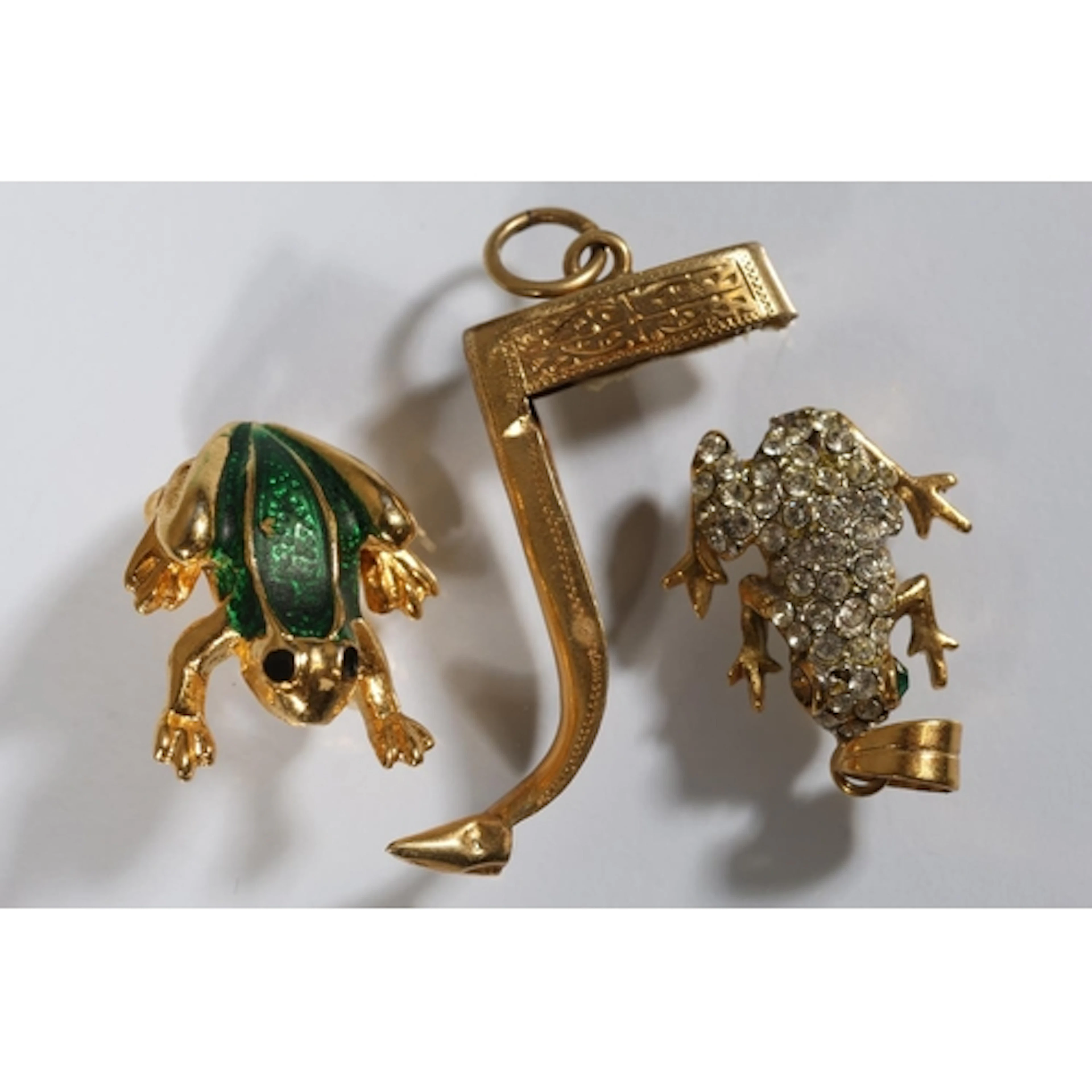 Gold tone tiger's claw brooch mount 0.8g, frog brooch and fr...