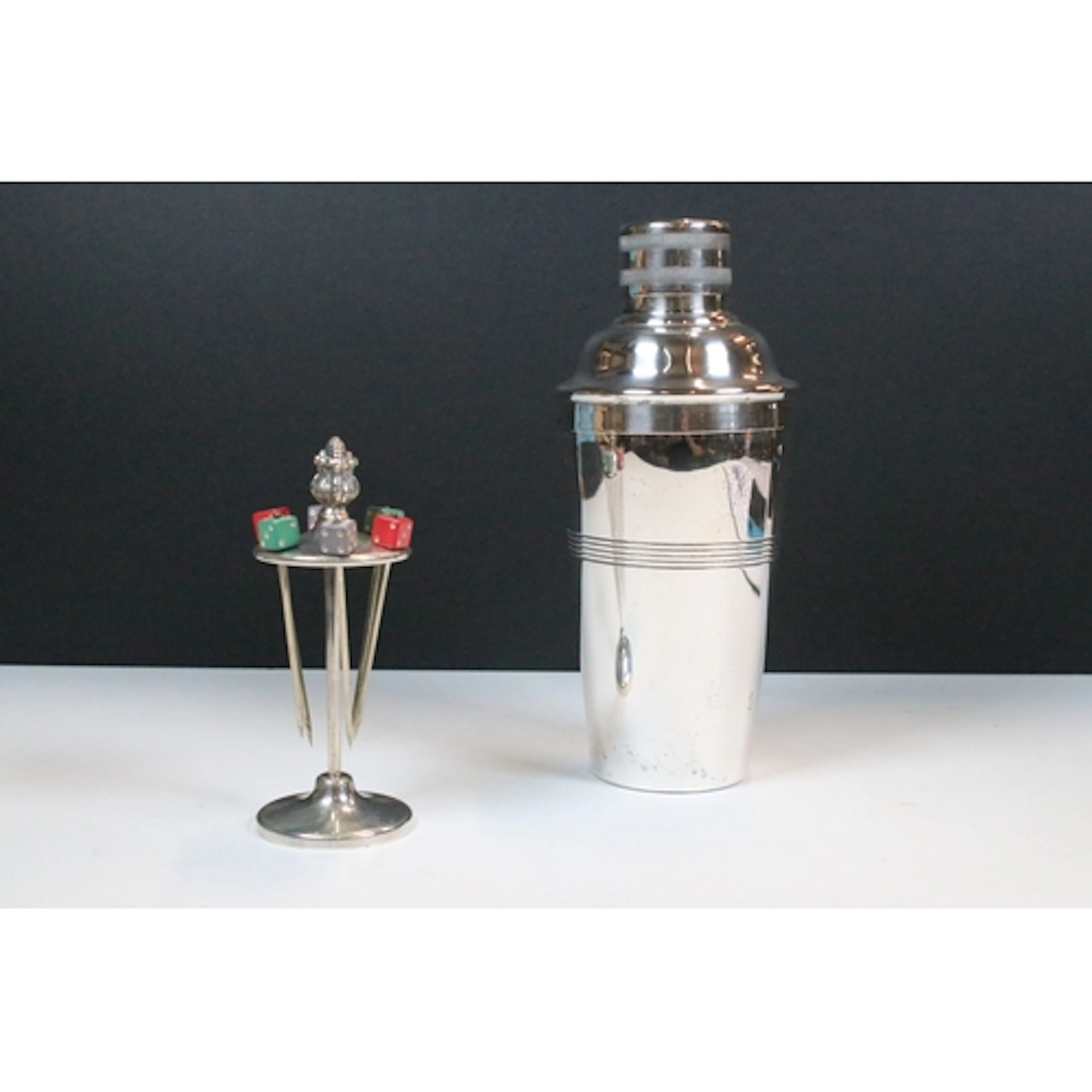 Art Deco Bonzer silver-plated cocktail shaker, marked to the...